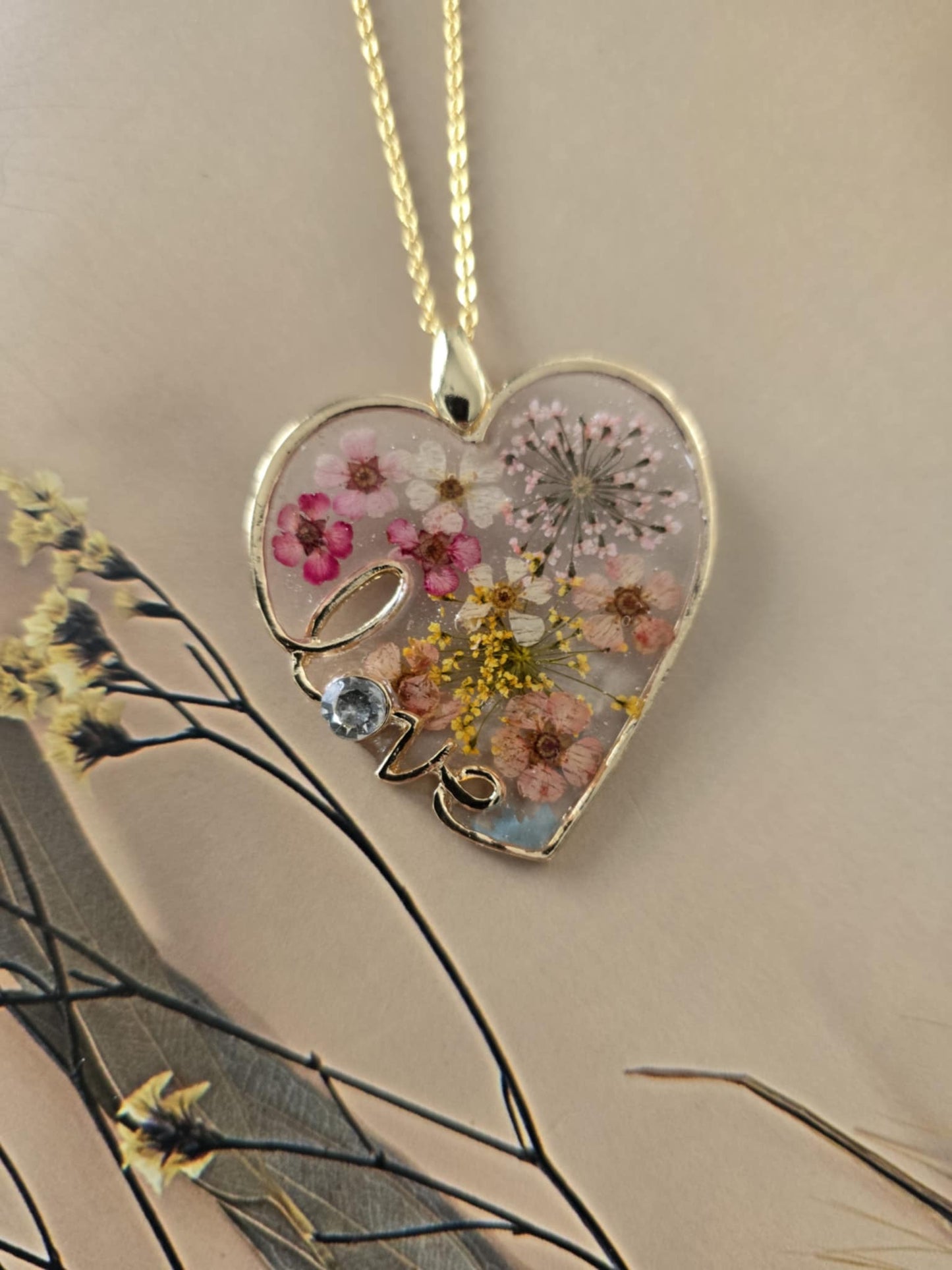 Pendentif love petites fleurs