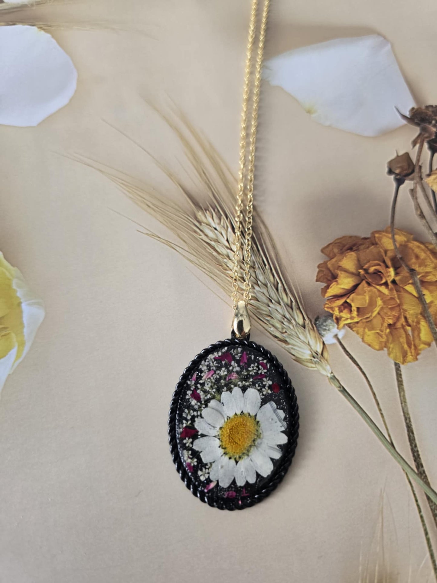 Pendentif marguerite vaillante