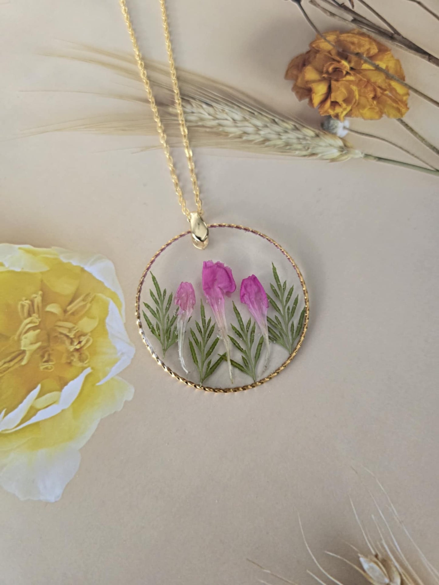 Pendentif floral d'exploration