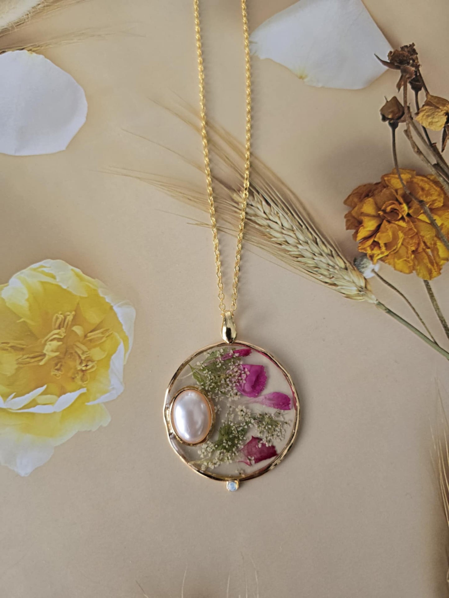 Pendentif floral surprenant
