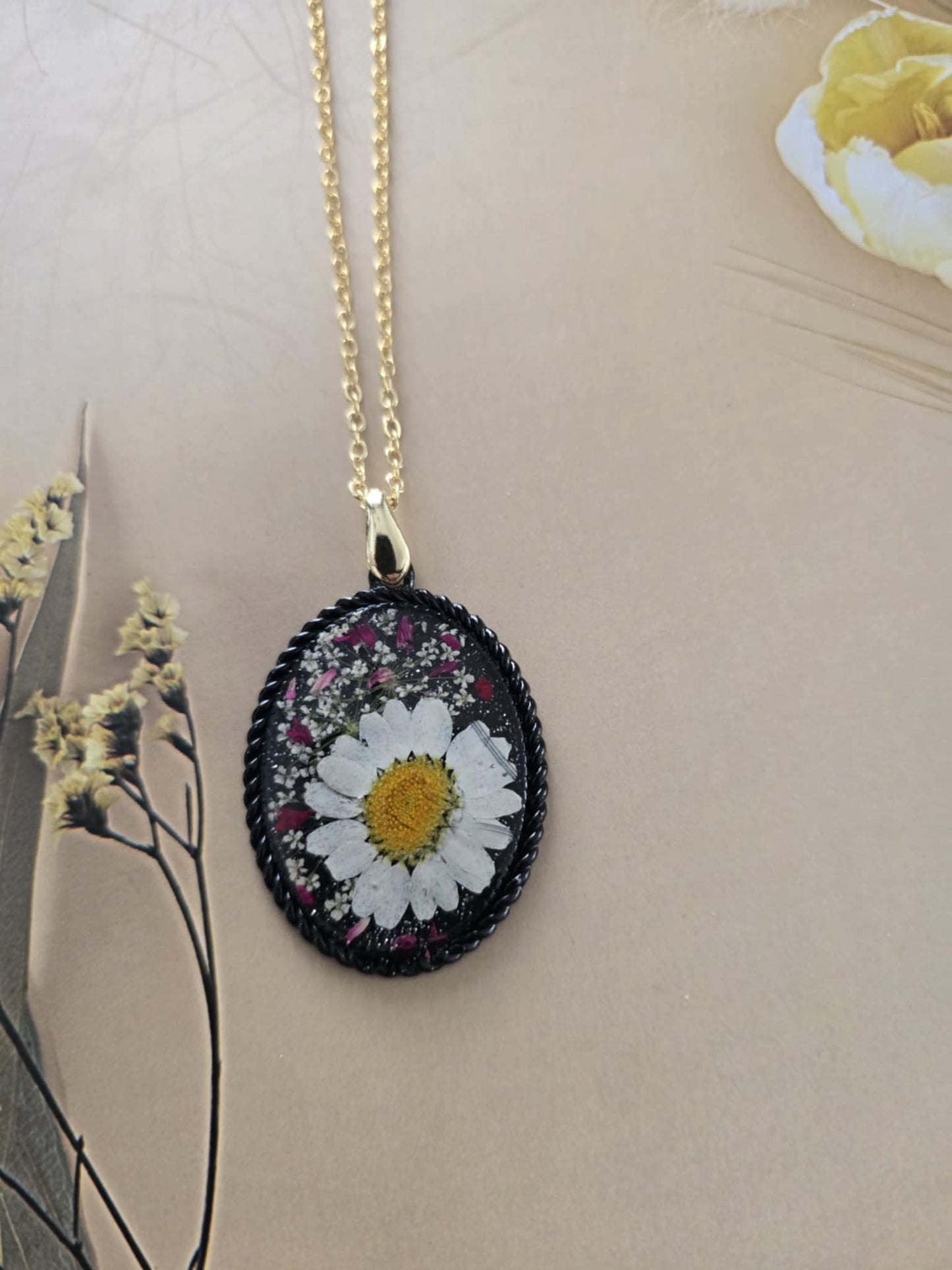Pendentif marguerite vaillante