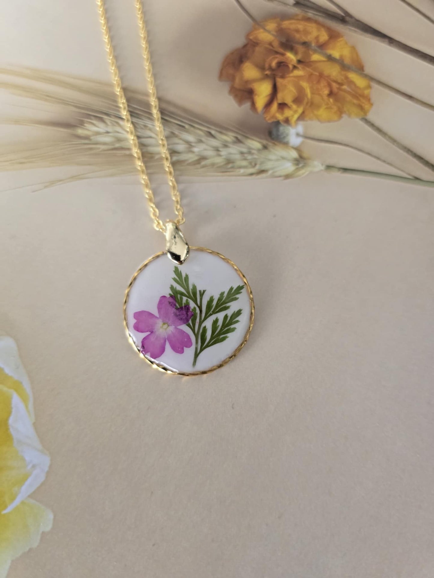 Pendentif minimaliste floral