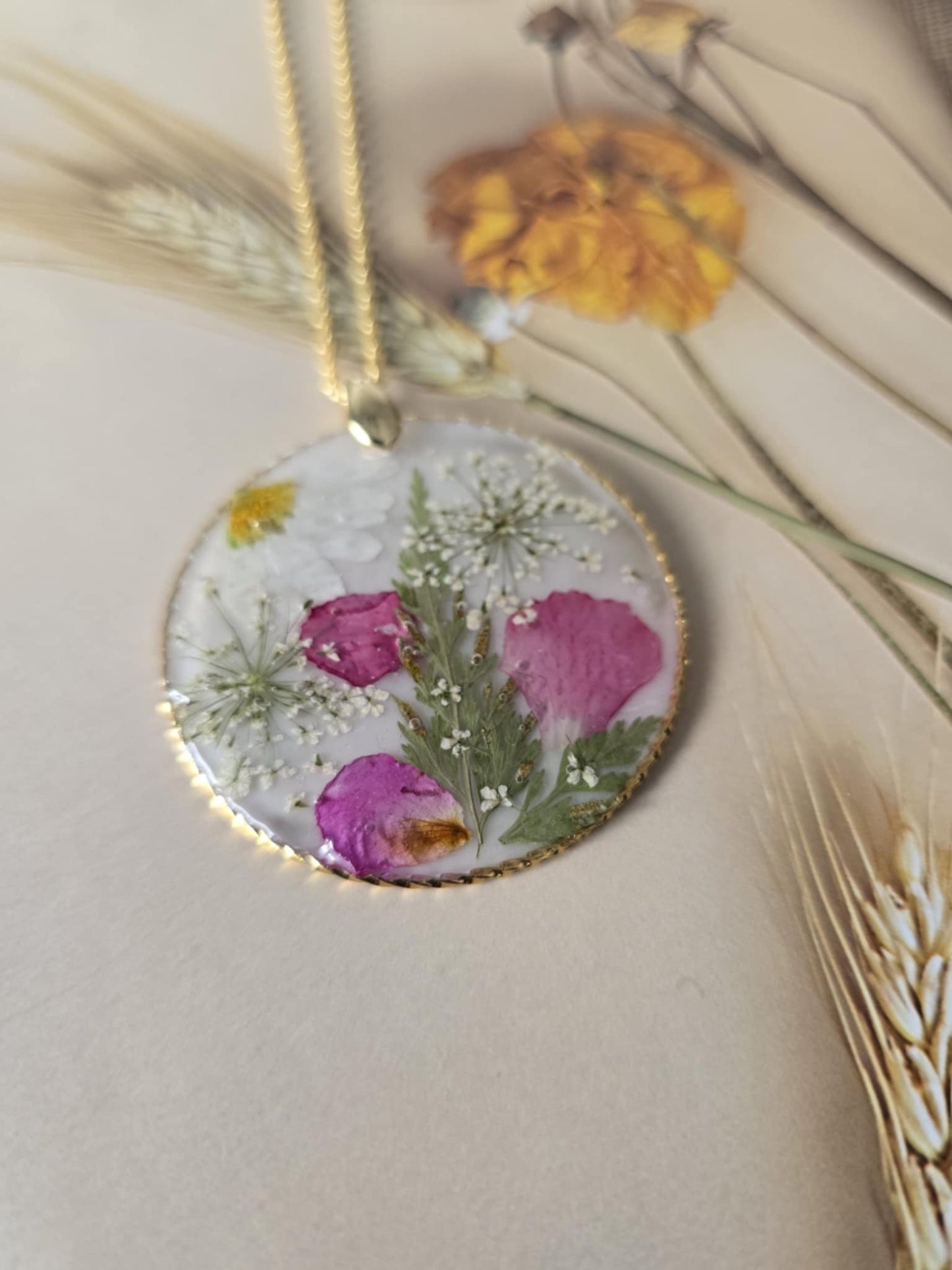 Pendentif feuillage floral