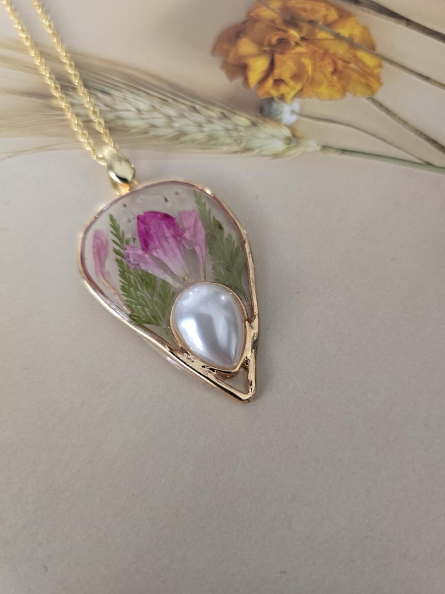 Pendentif floral avec perle de fantaisie