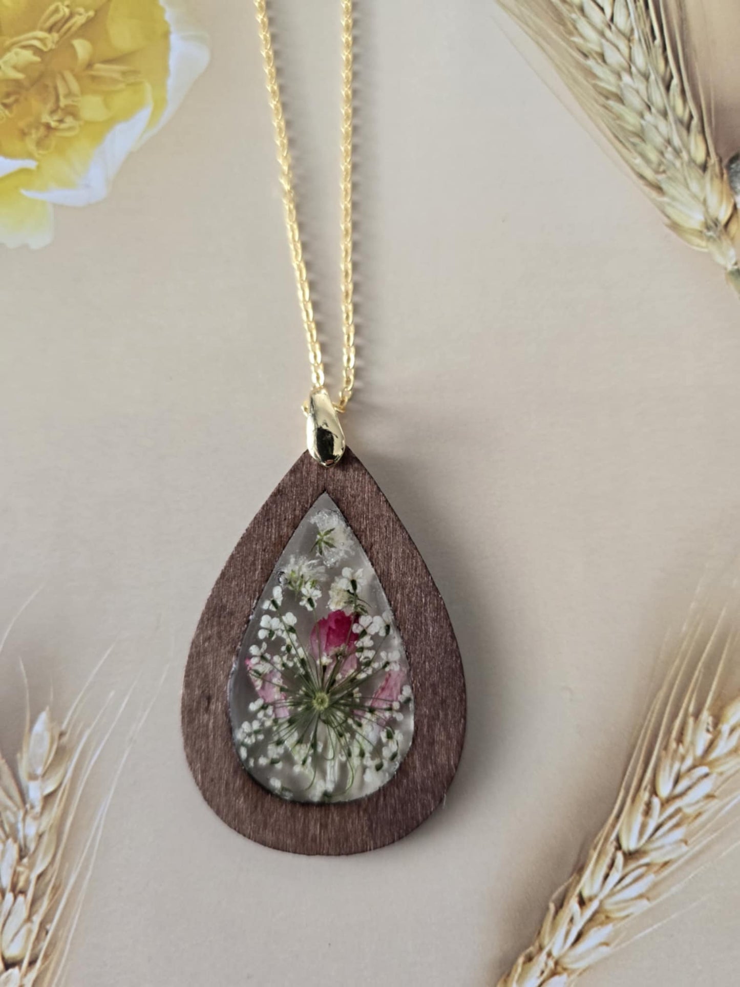 Pendentif boiserie floral