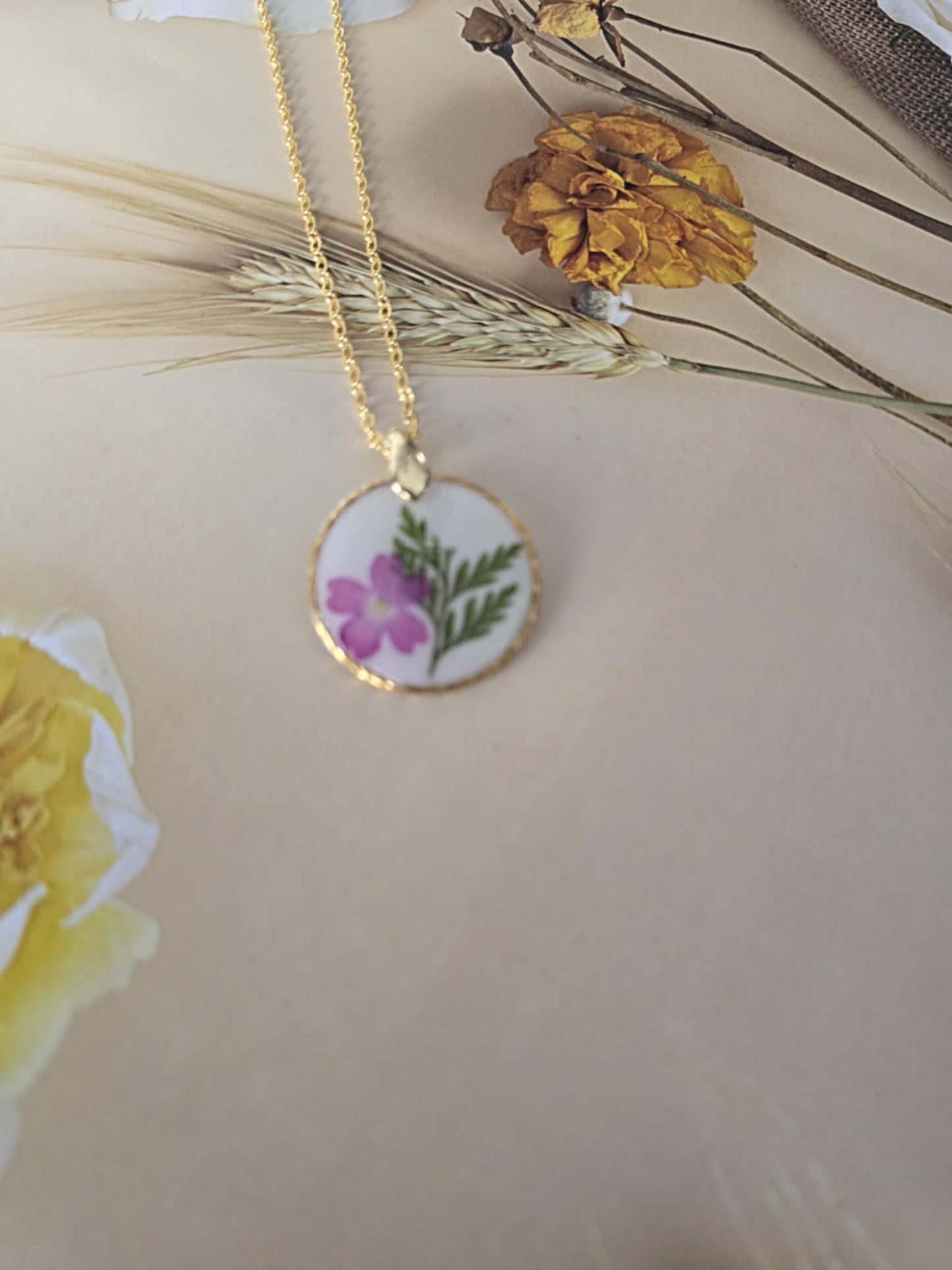 Pendentif minimaliste floral