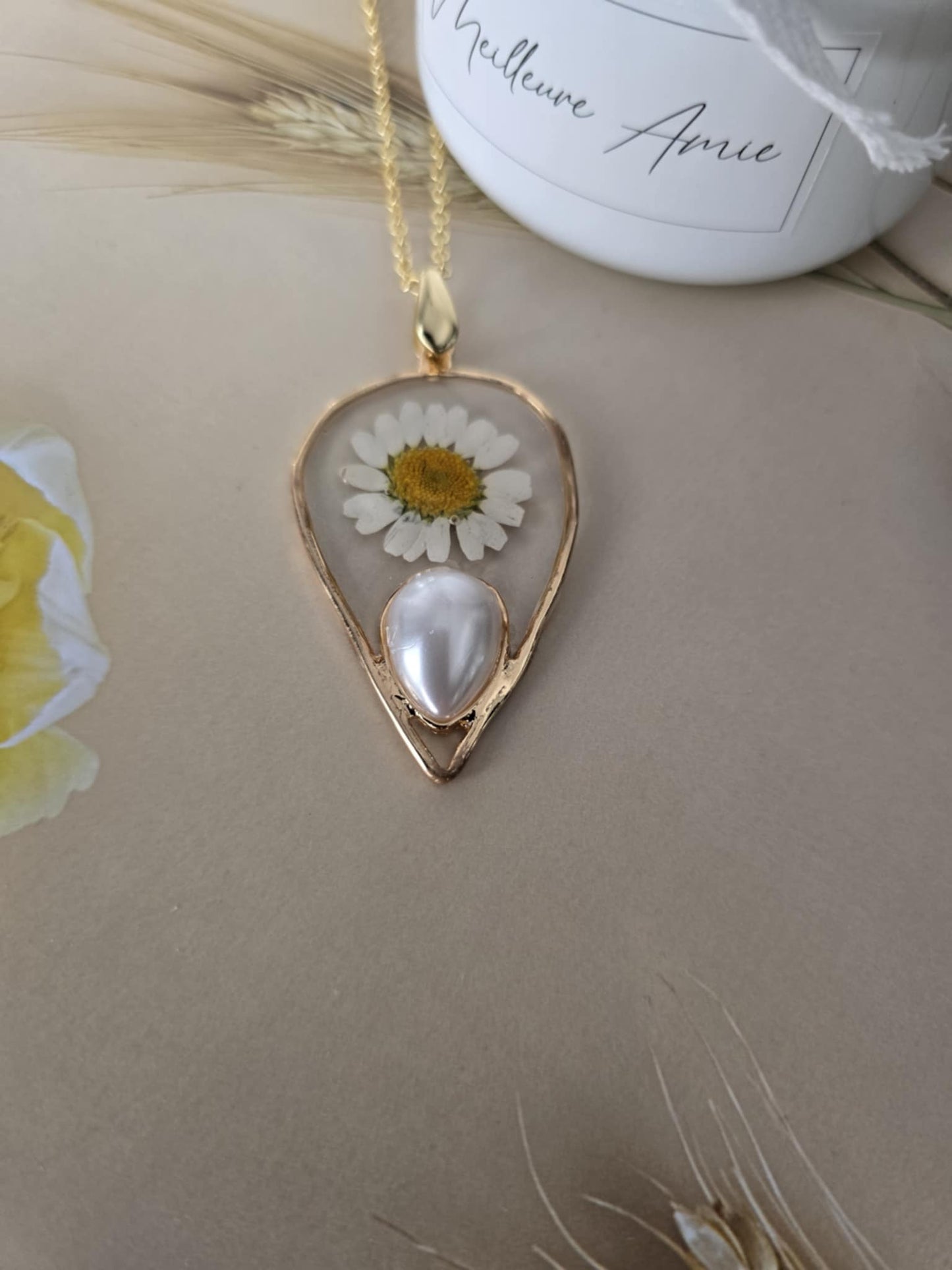 Pendentif perle synthétique marguerite