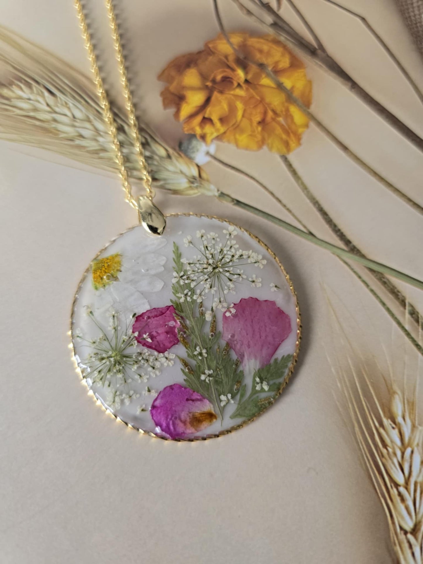 Pendentif feuillage floral