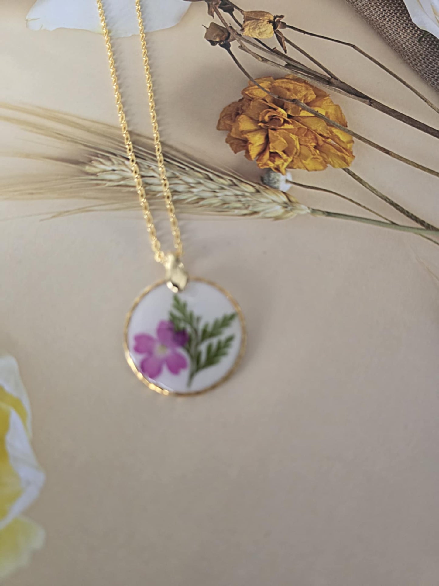 Pendentif minimaliste floral