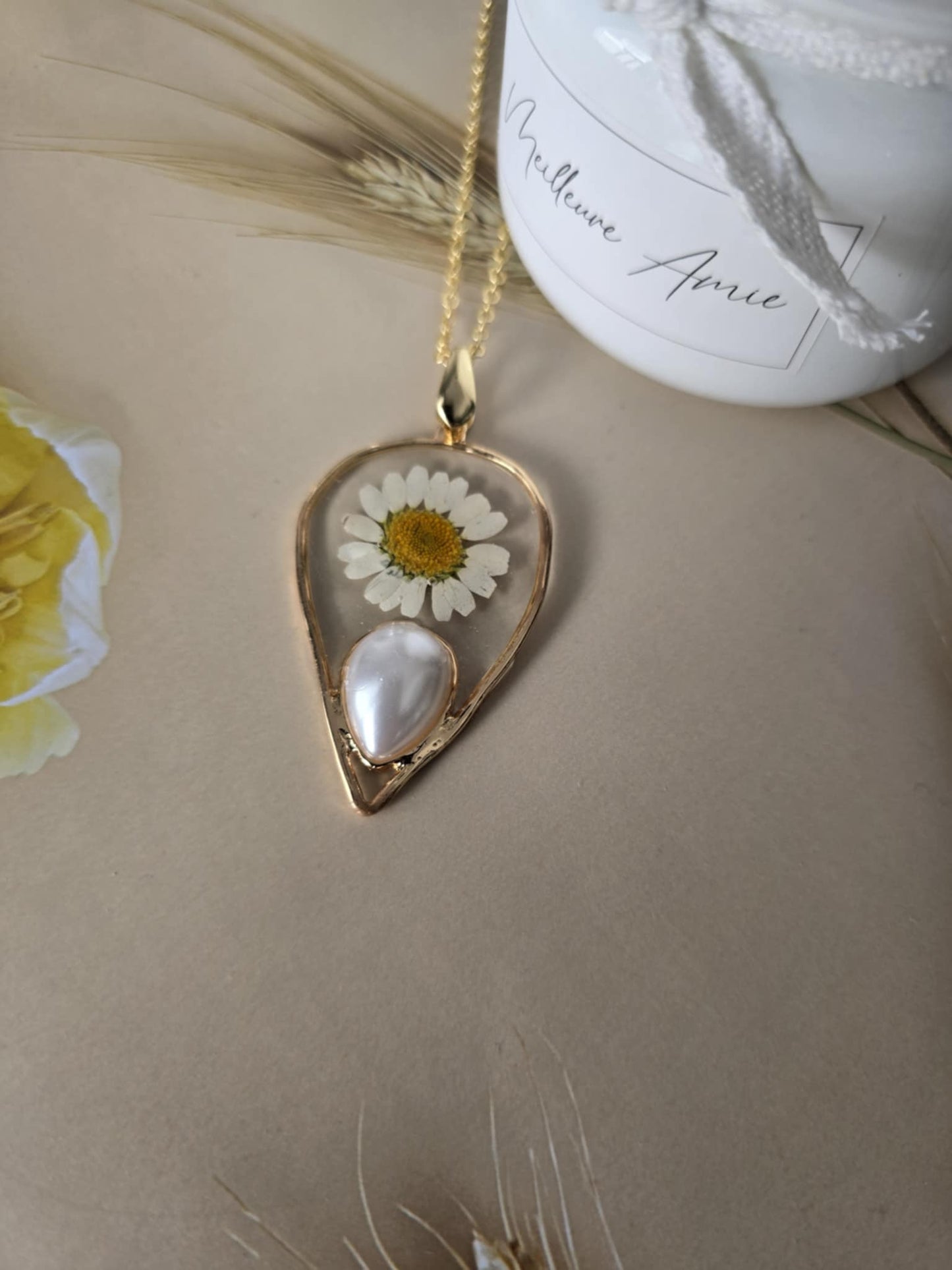 Pendentif perle synthétique marguerite