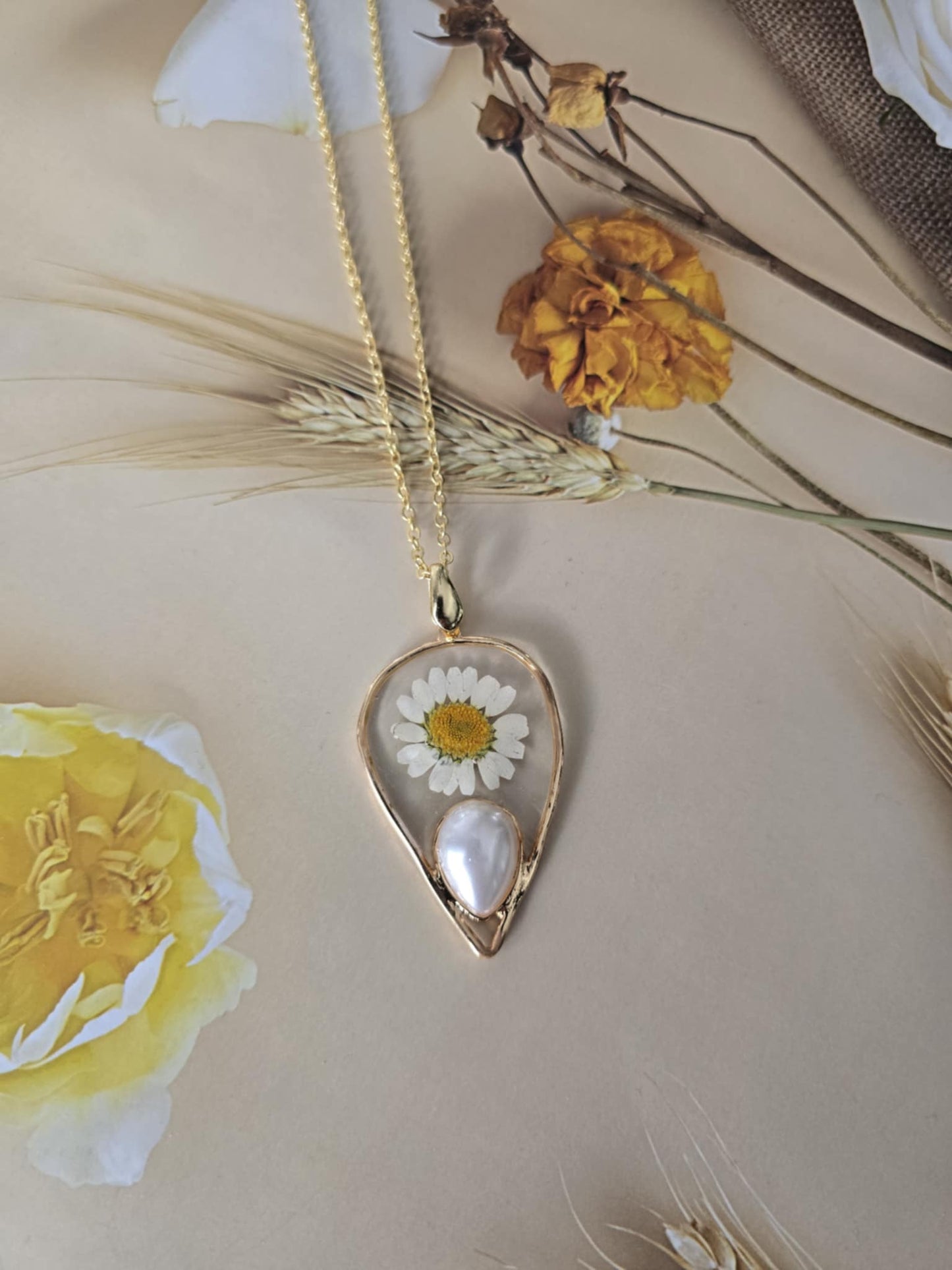 Pendentif perle synthétique marguerite