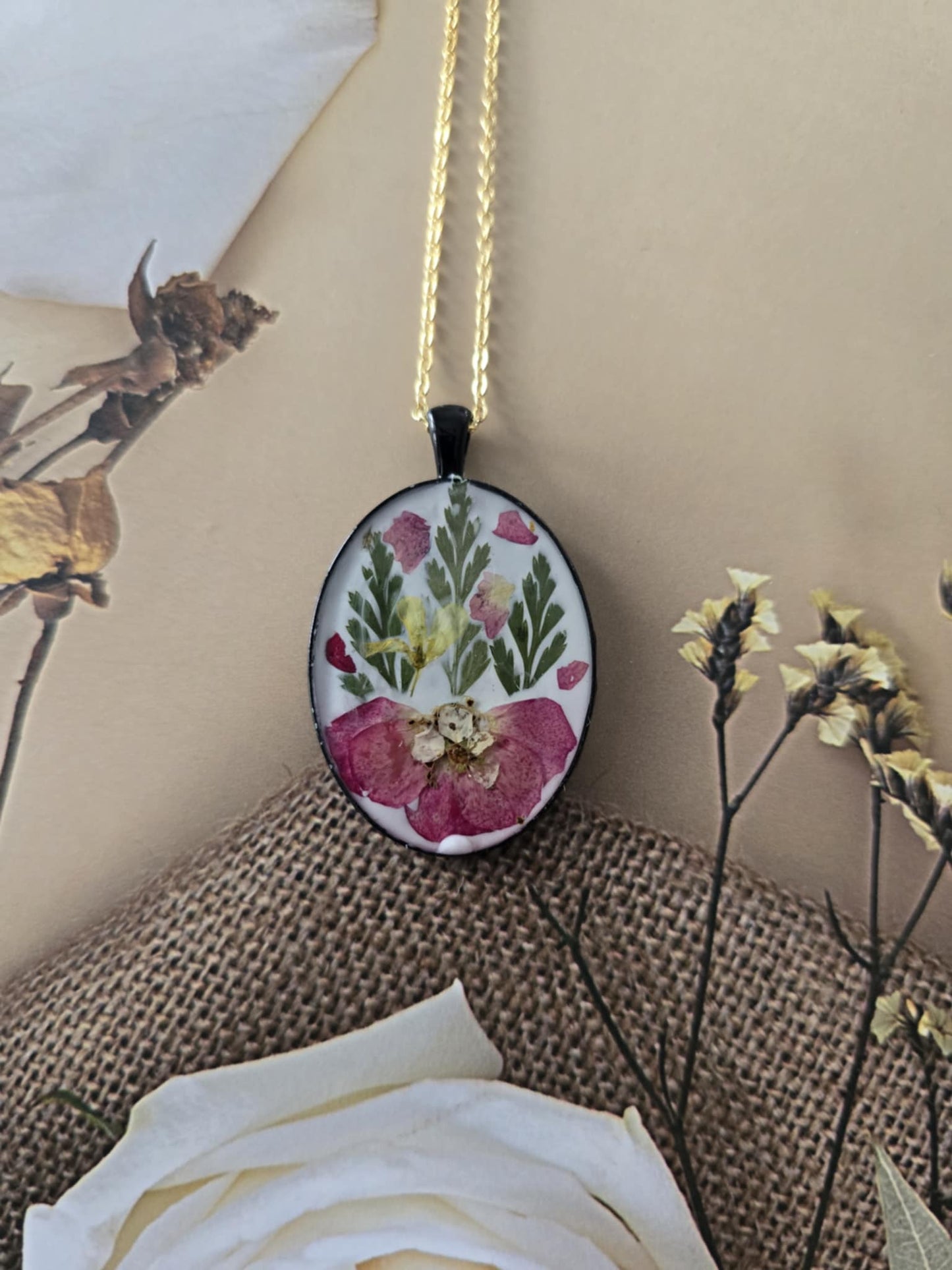 Pendentif rose floral