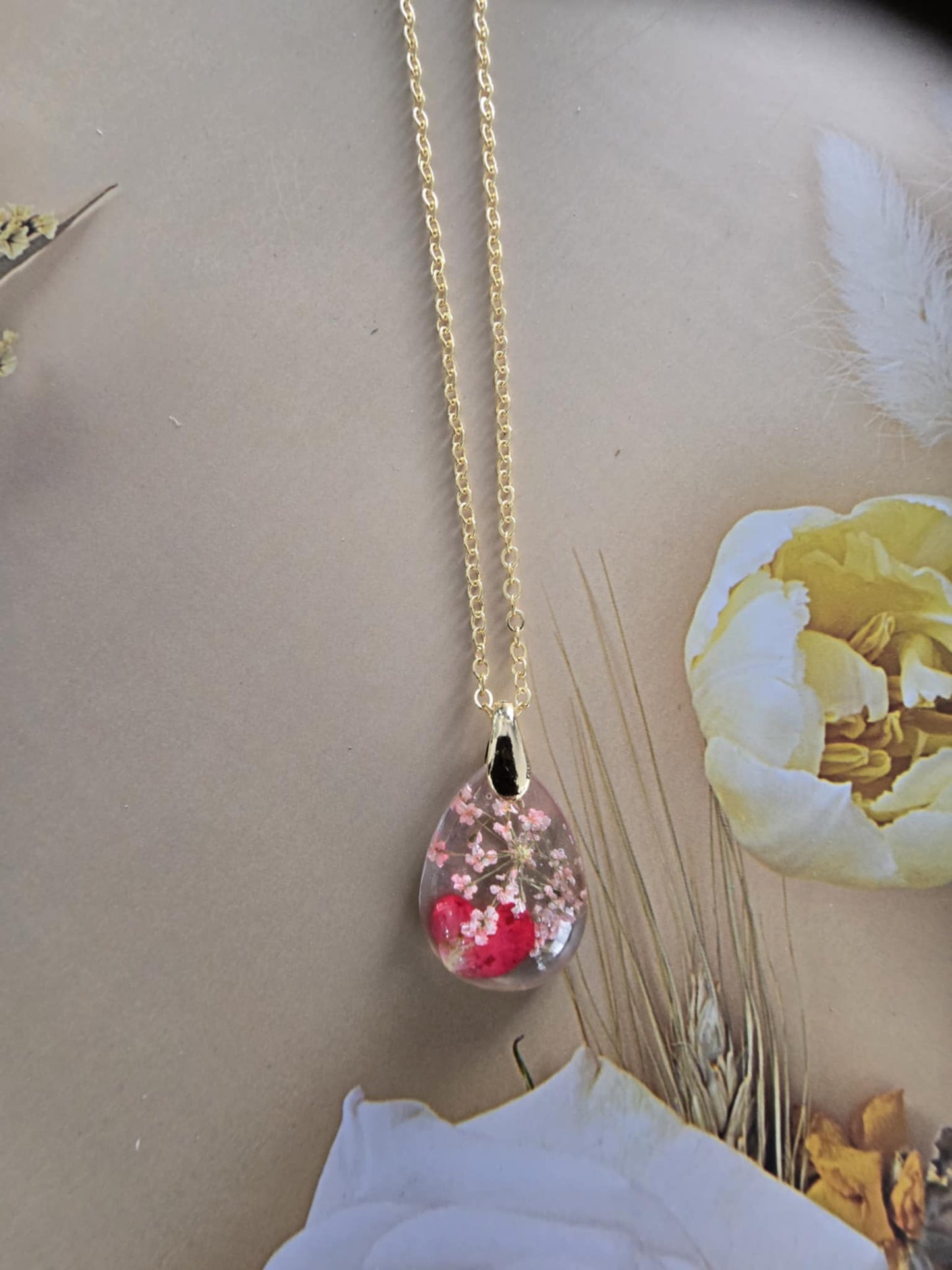 Pendentif floral goutte rose