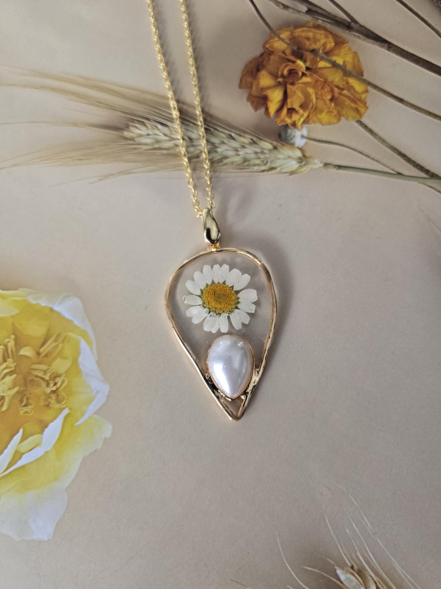 Pendentif perle synthétique marguerite