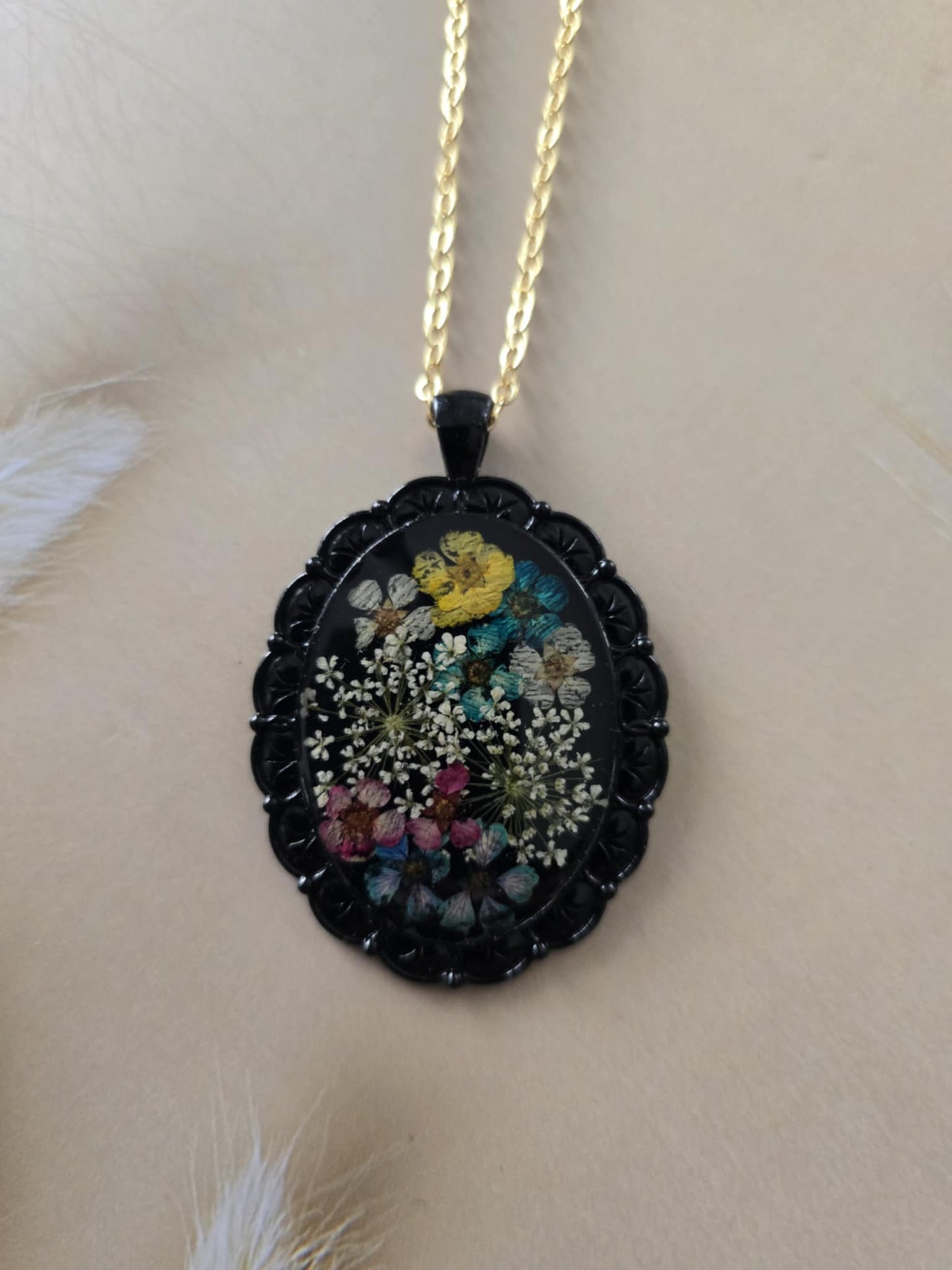 Pendentif floral amical