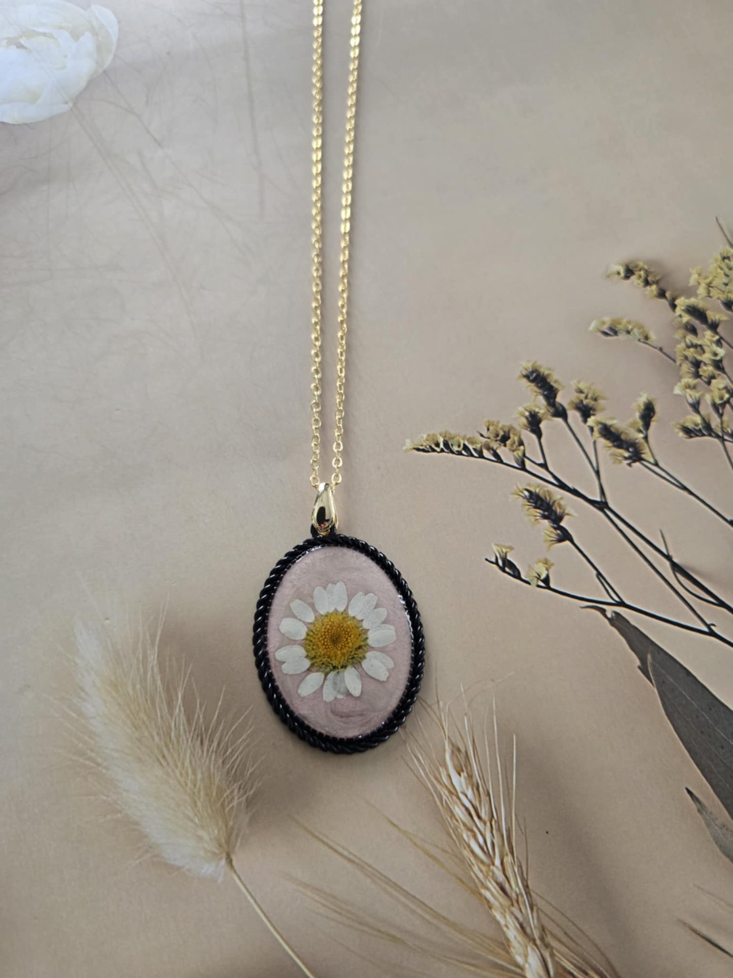 Pendentif marguerite nacré rose