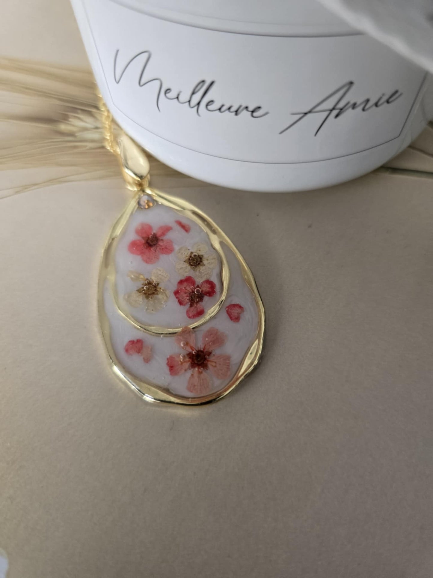 Pendentif forme de goutte envoutante florale