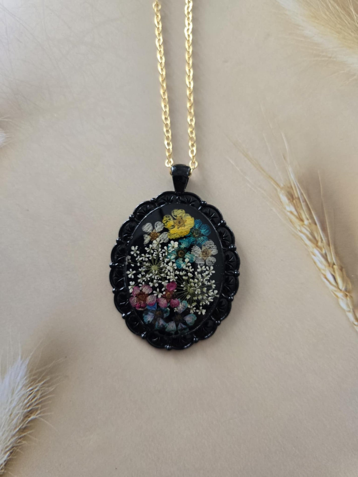 Pendentif floral amical