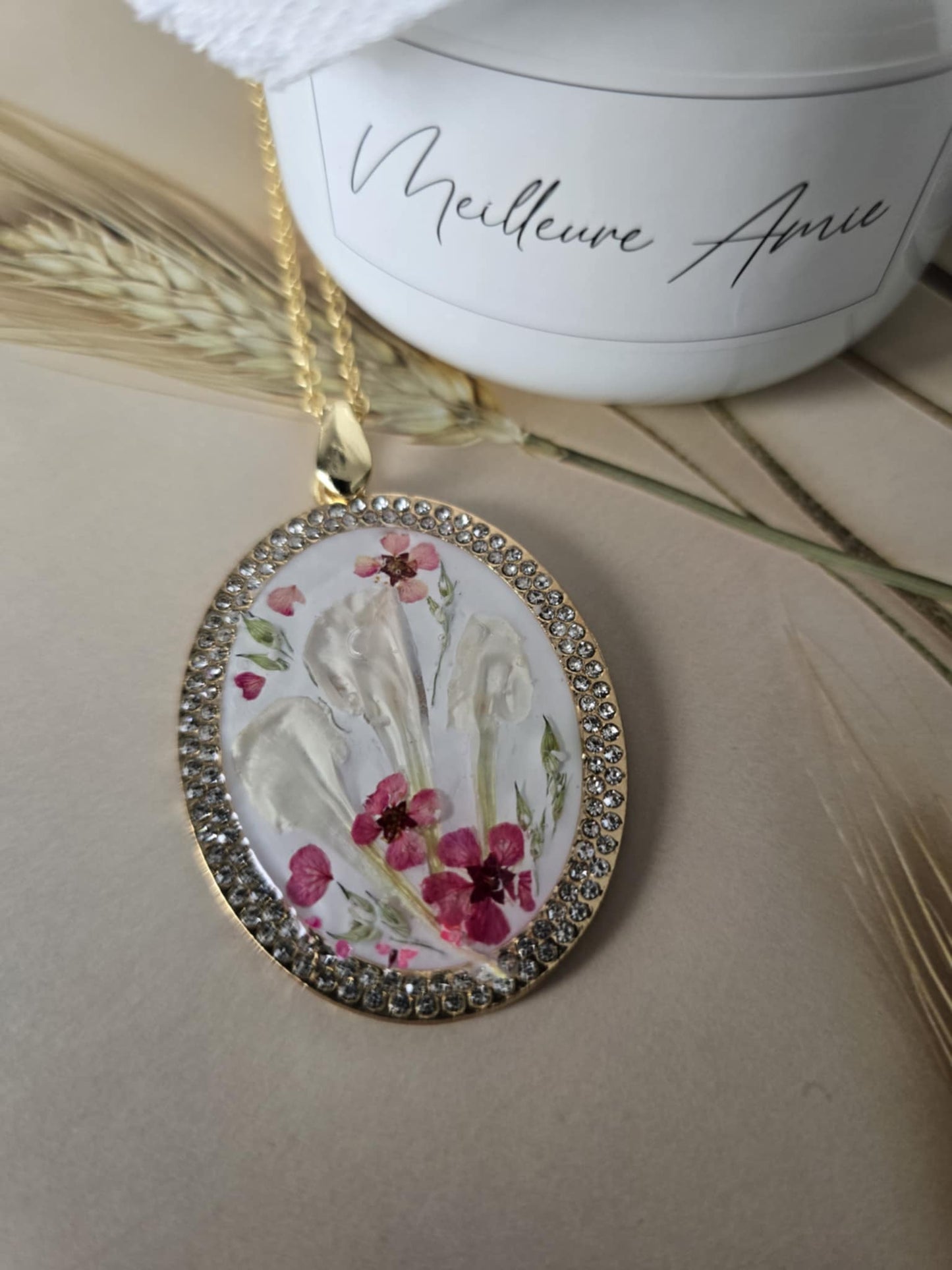 Pendentif floral ovale