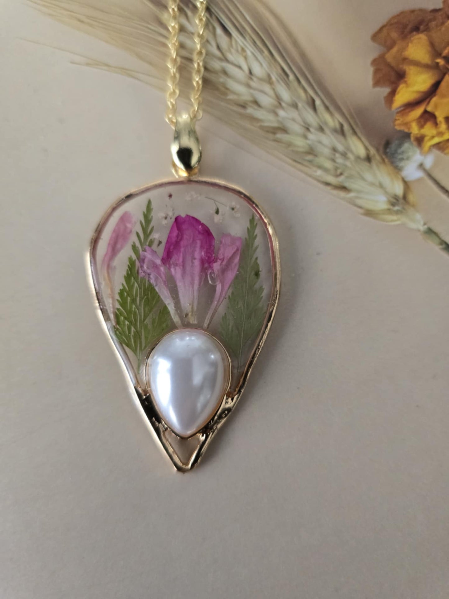 Pendentif floral avec perle de fantaisie