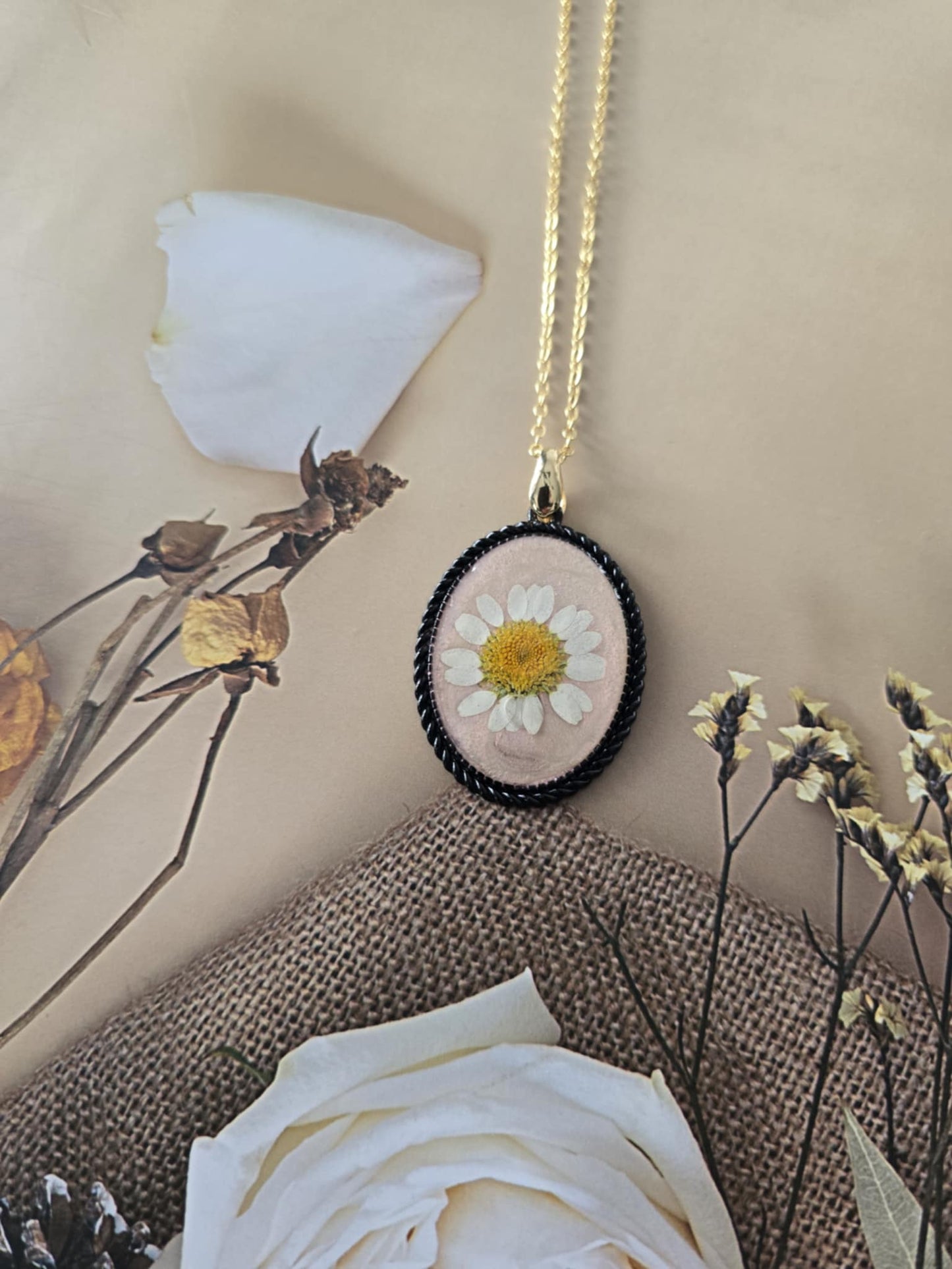 Pendentif marguerite nacré rose