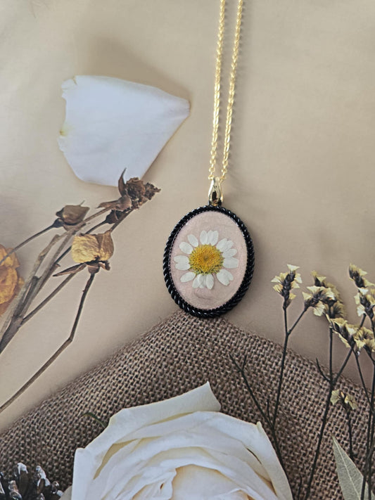 Pendentif marguerite nacré rose
