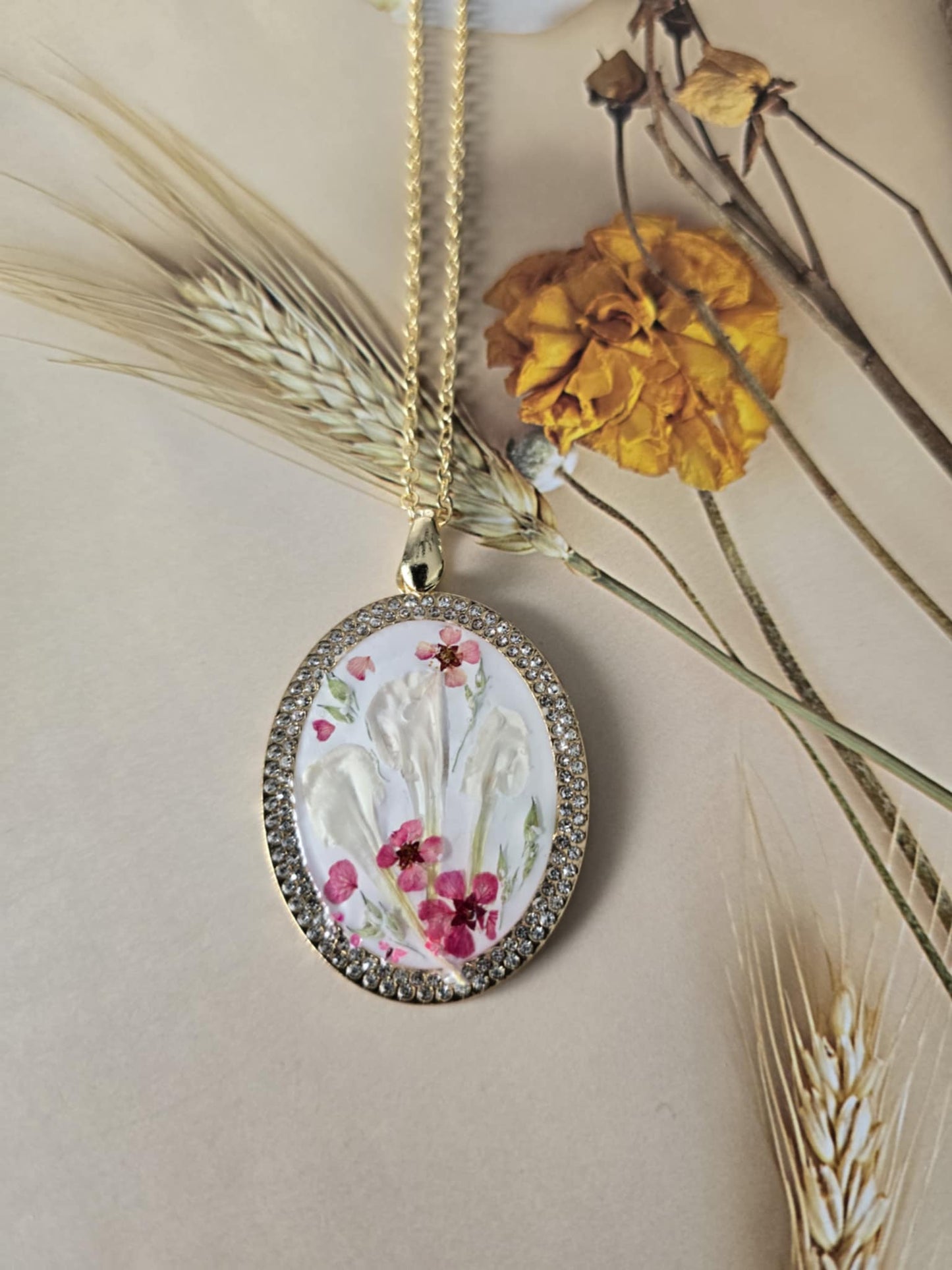 Pendentif floral ovale