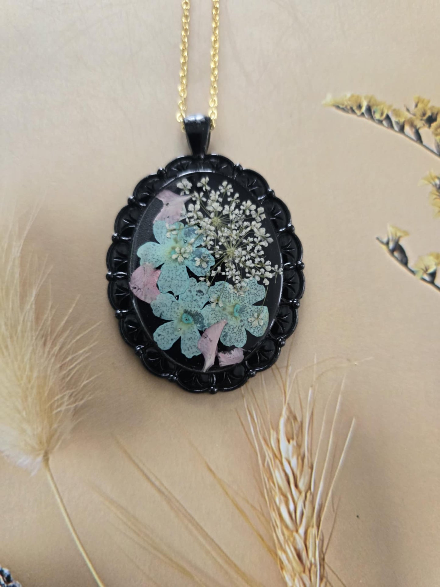 Pendentif noir floral turquoise