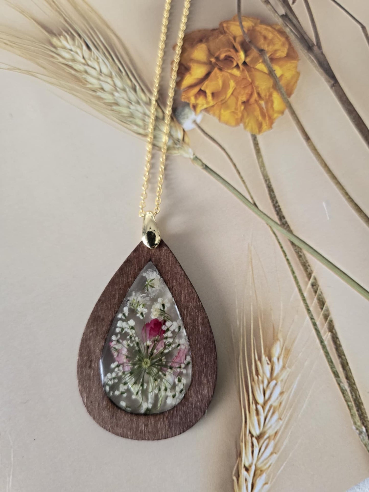 Pendentif boiserie floral