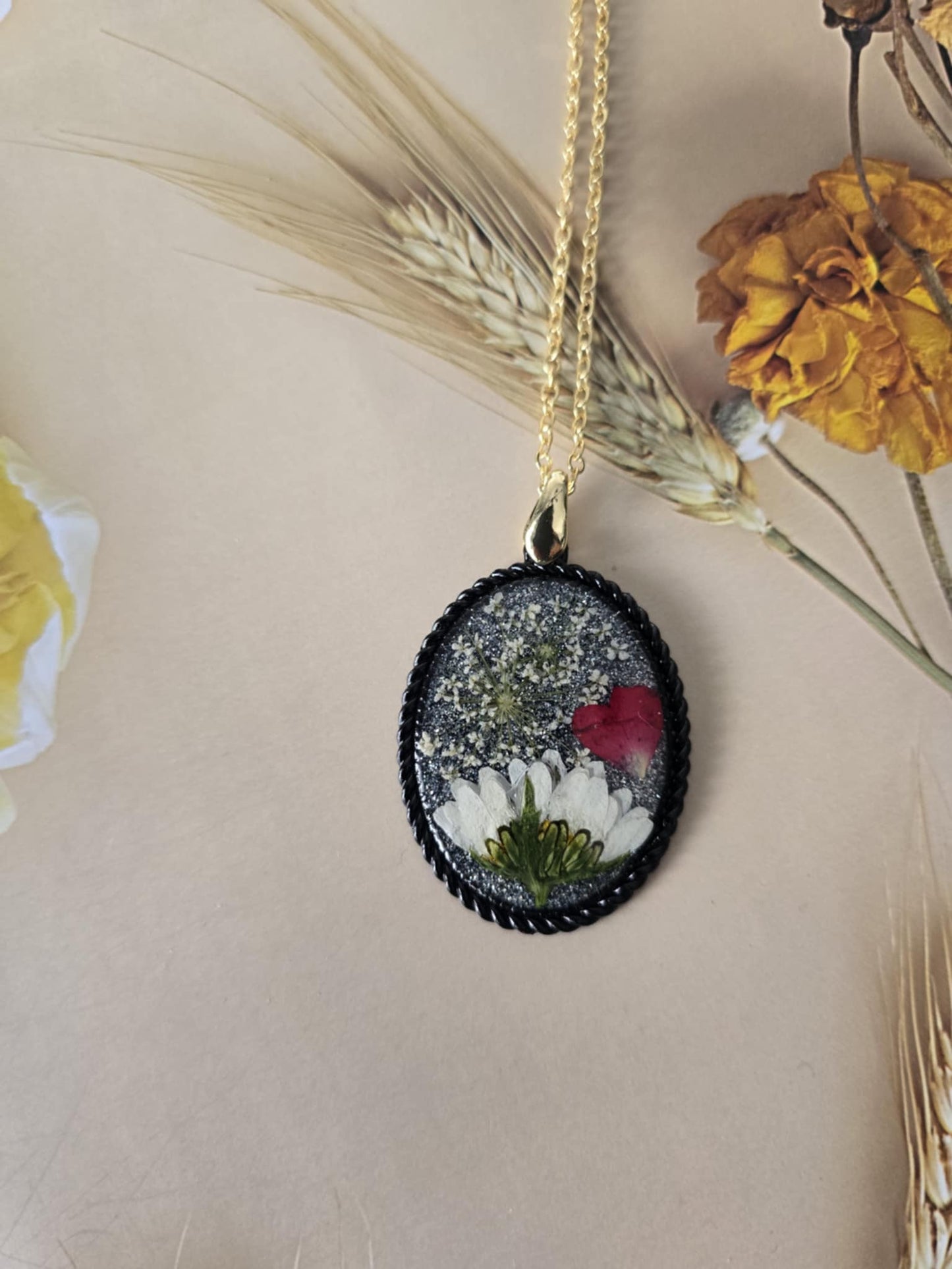 Pendentif floral brillance paillette