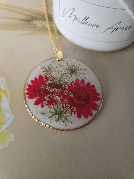 Pendentif floral surprenant