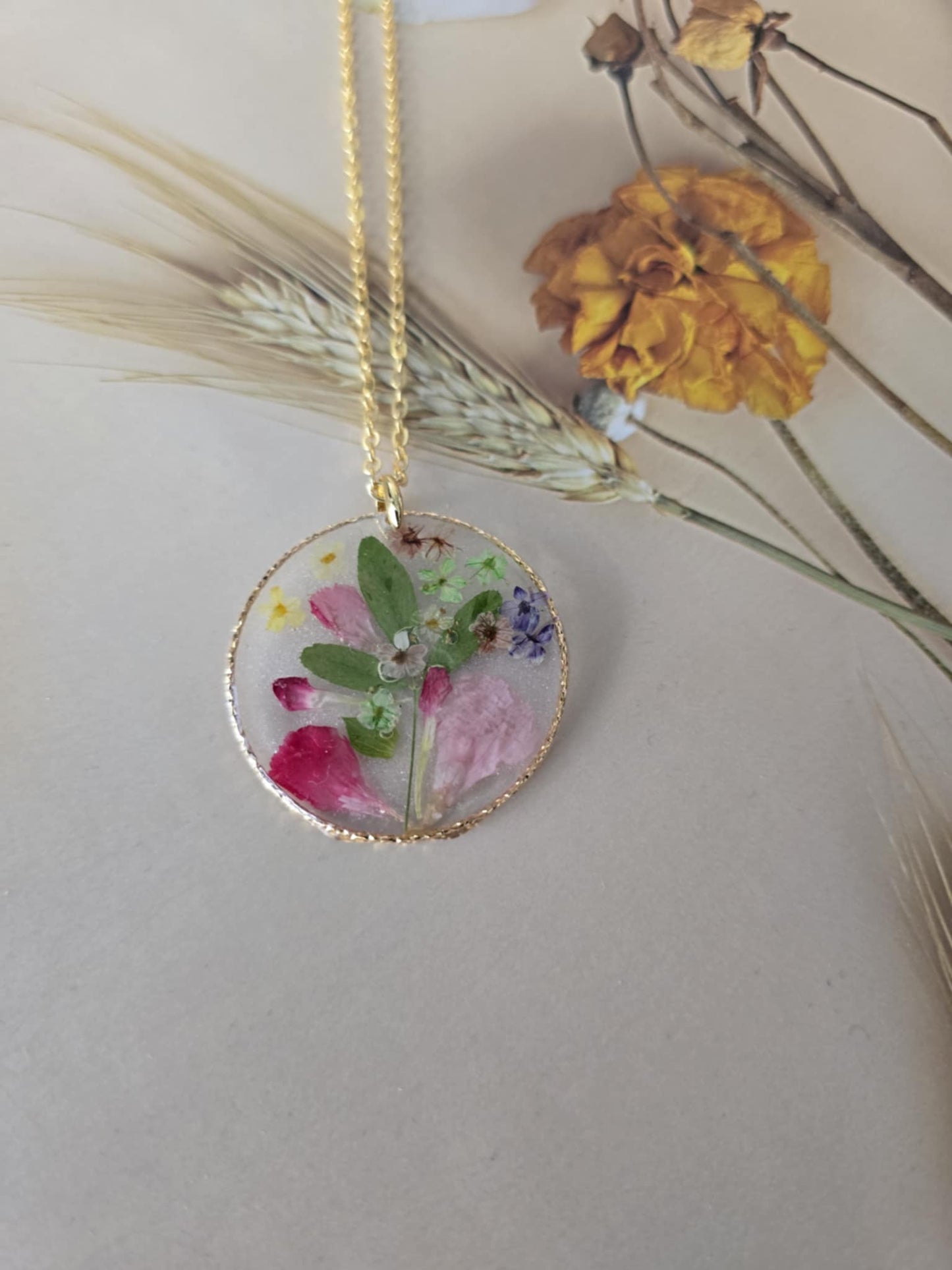 Pendentif féminine floral