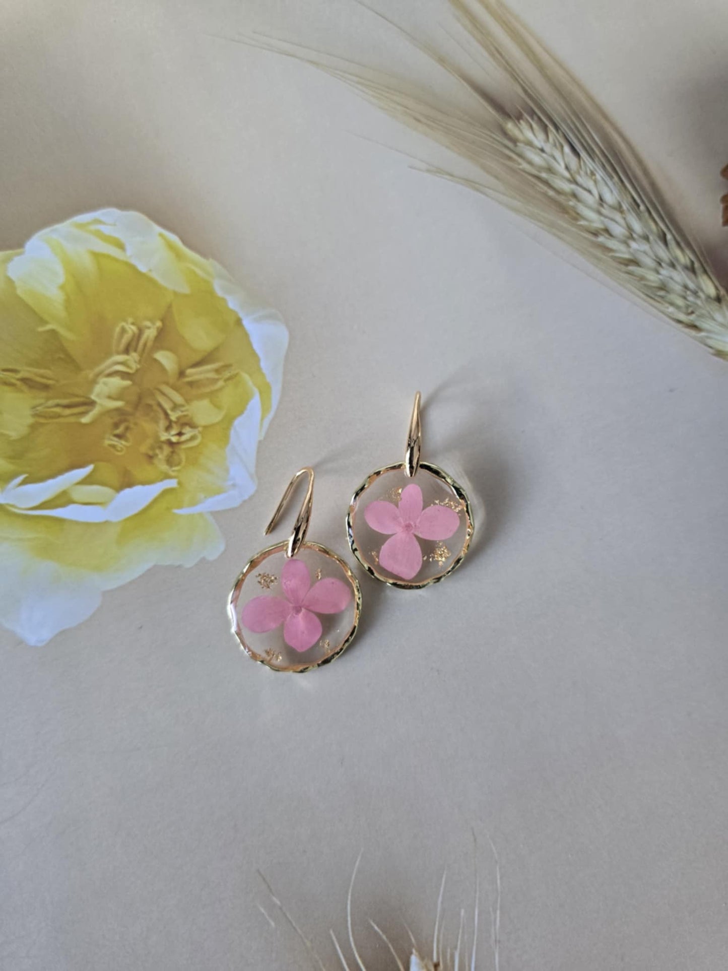 Boucles d'oreilles petite fleur rose