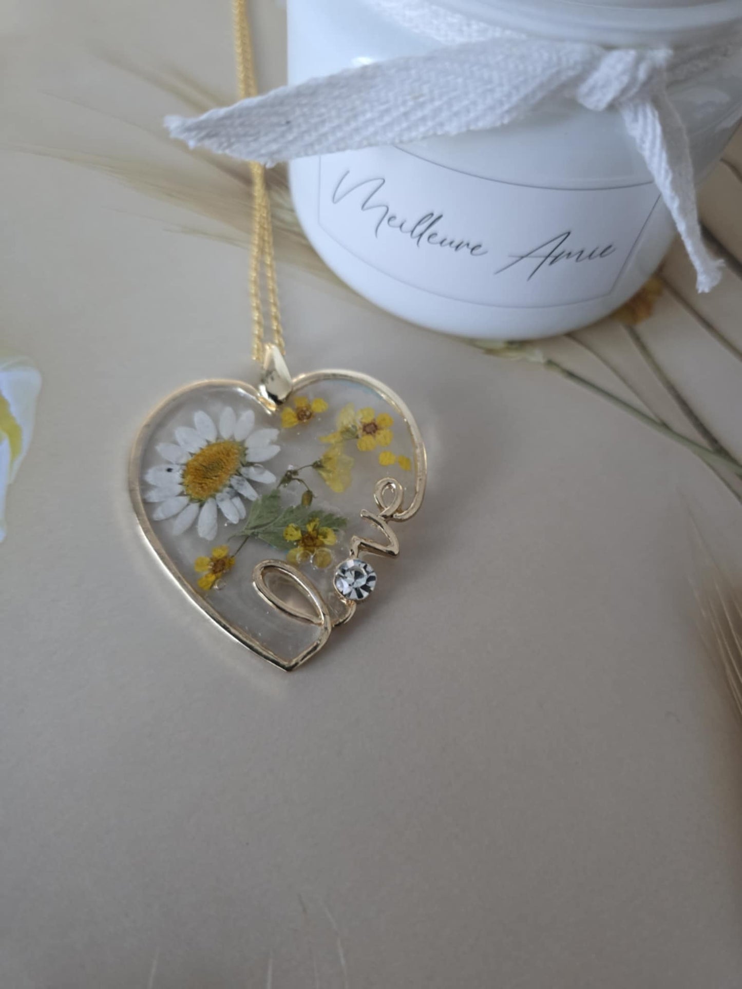 pendentif love marguerite blanche