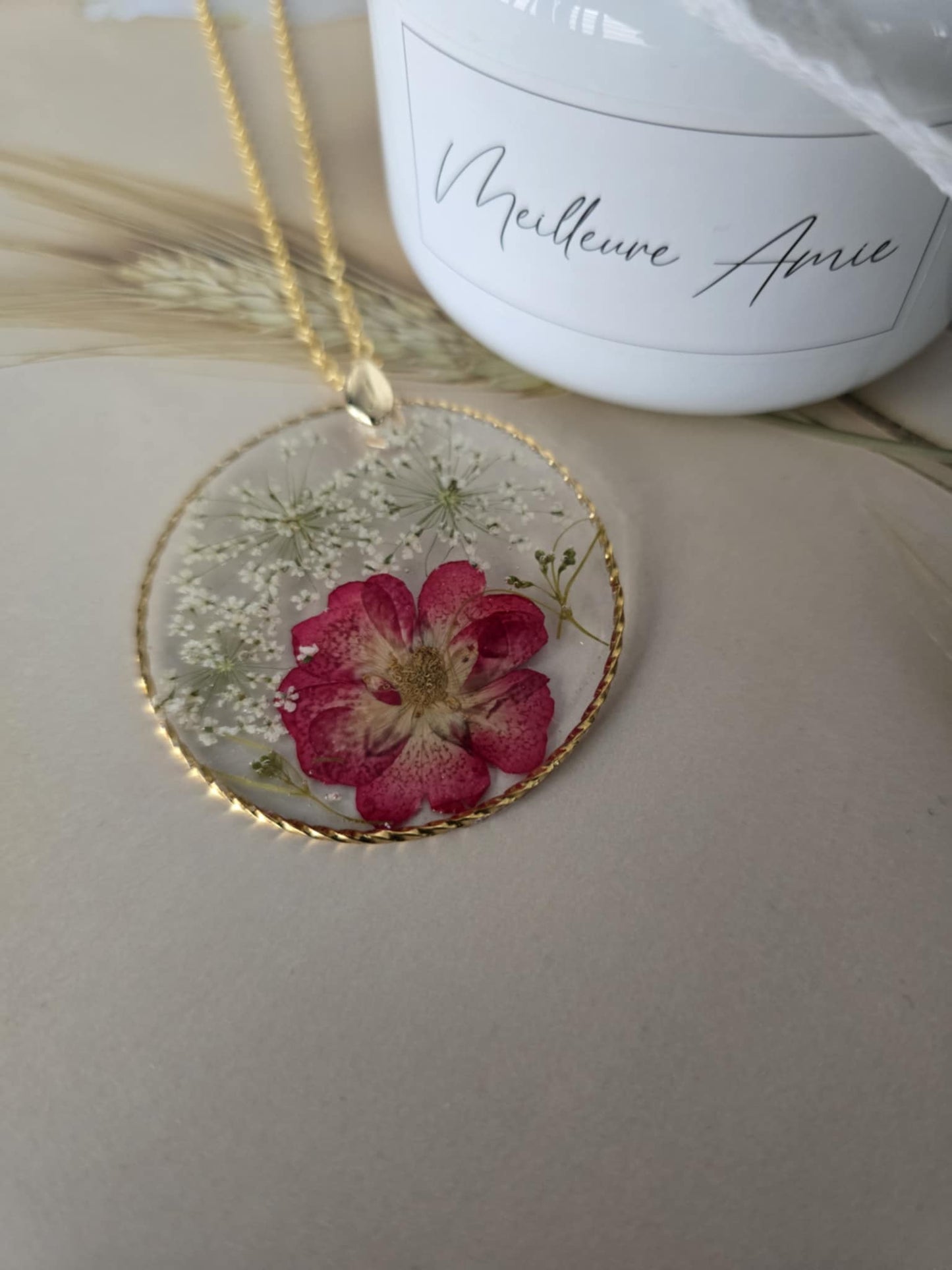 Pendentif floral sincérité