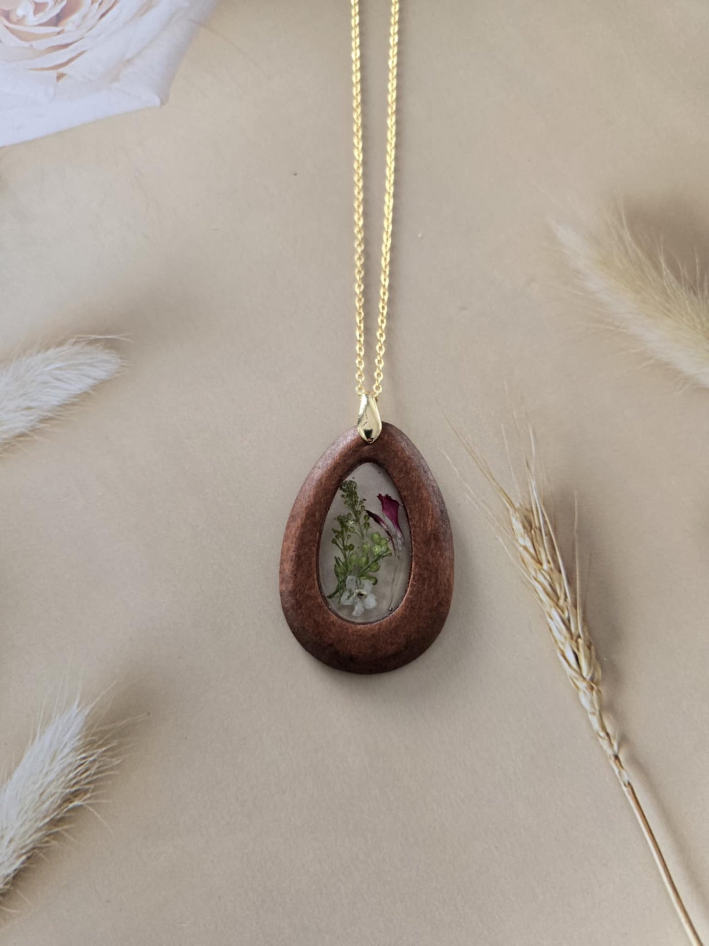 Pendentif boisé floral naturel
