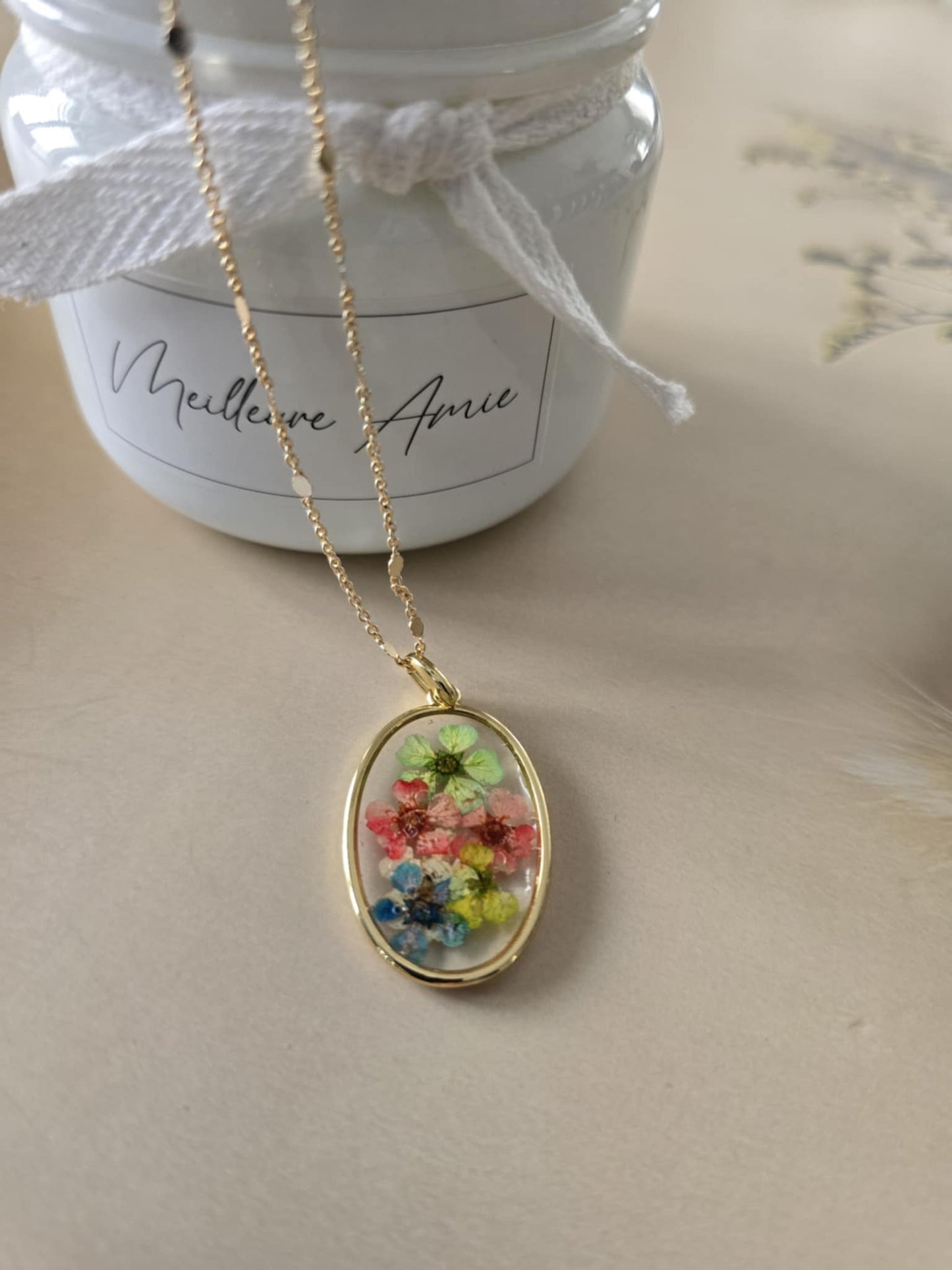 Pendentif petites fleurs colorées