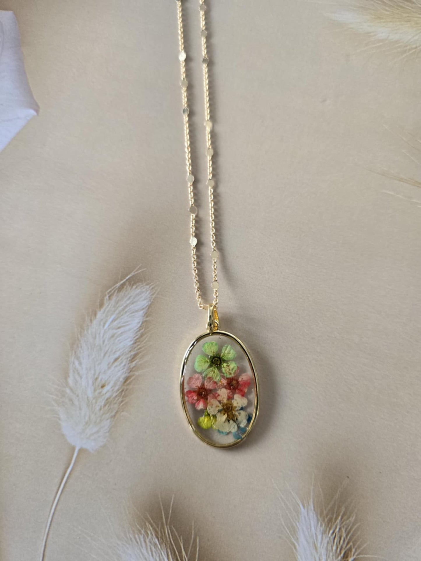 Pendentif petites fleurs colorées
