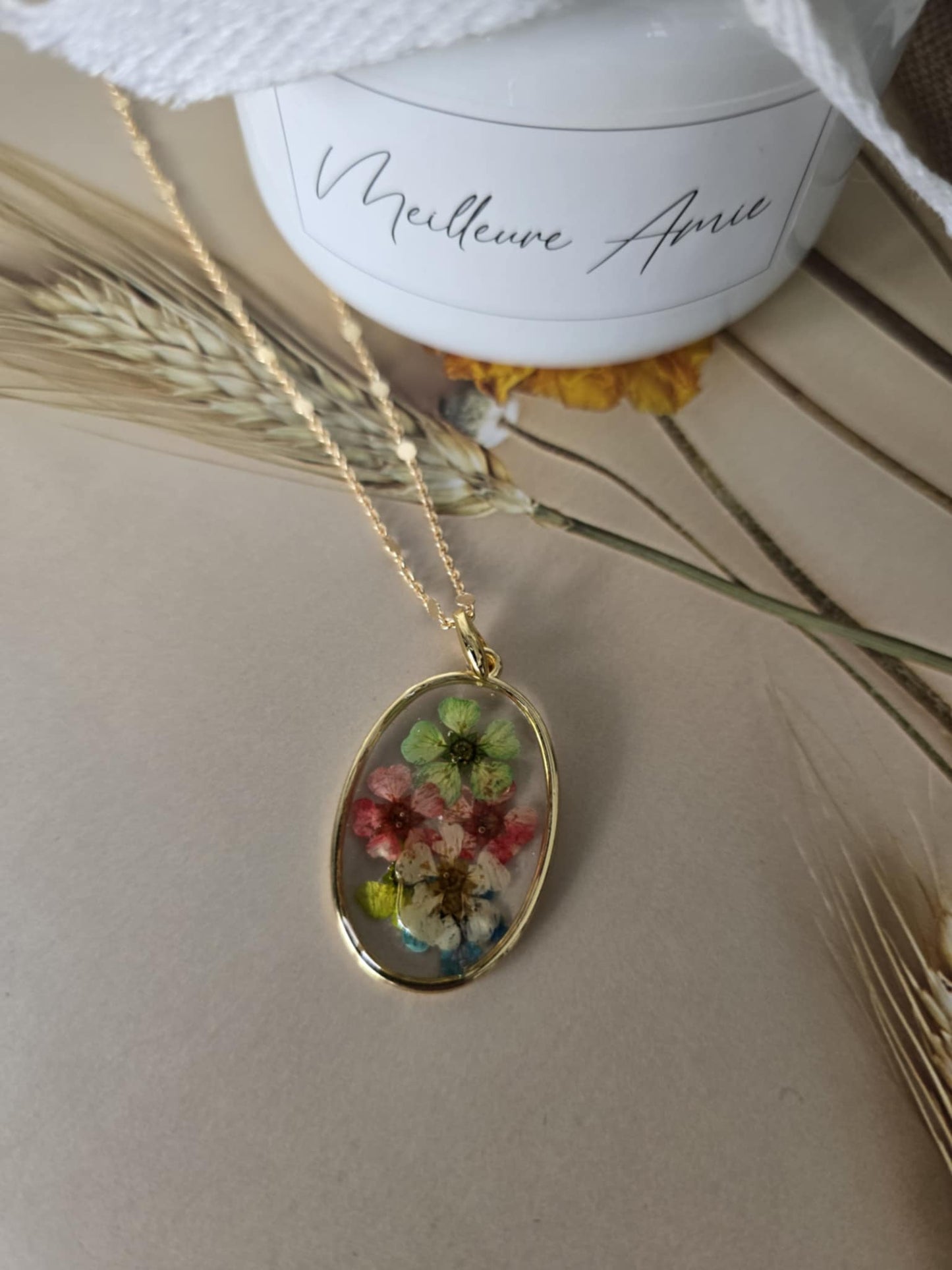 Pendentif petites fleurs colorées