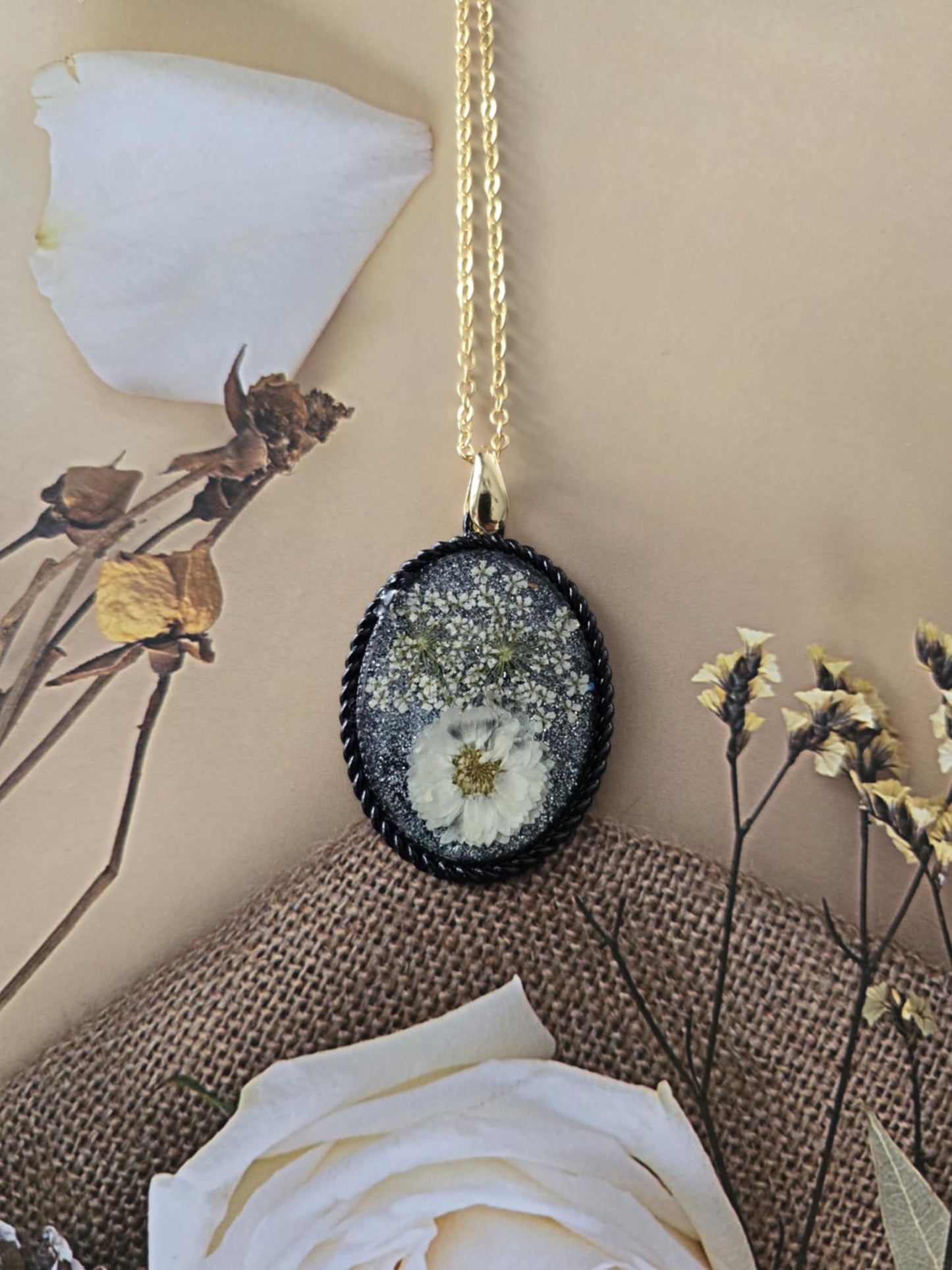 Pendentif fleur blanche nature
