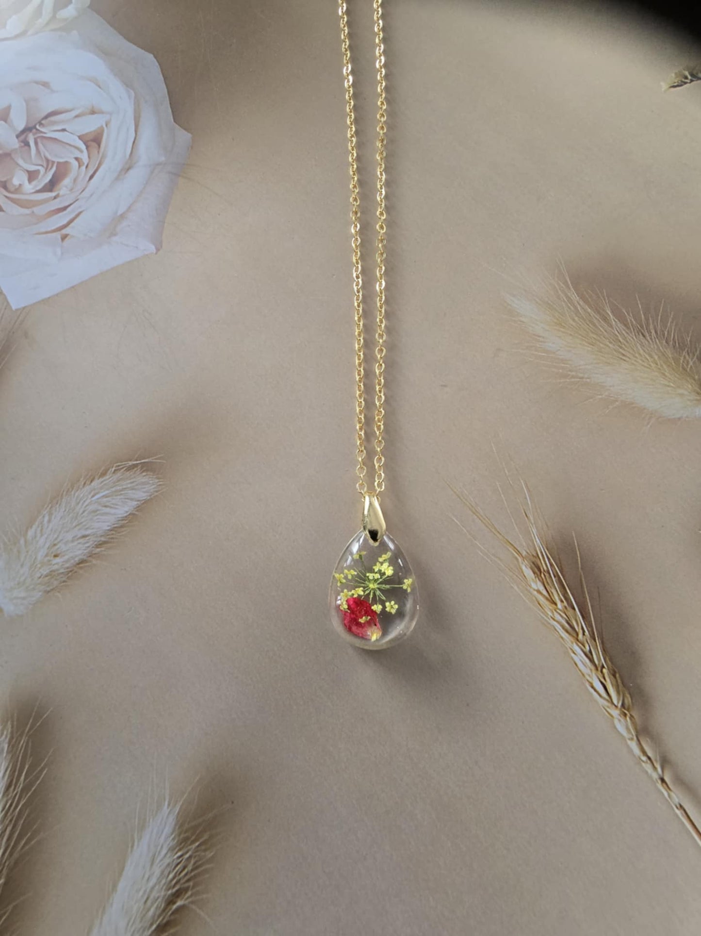 Pendentif floral flottant