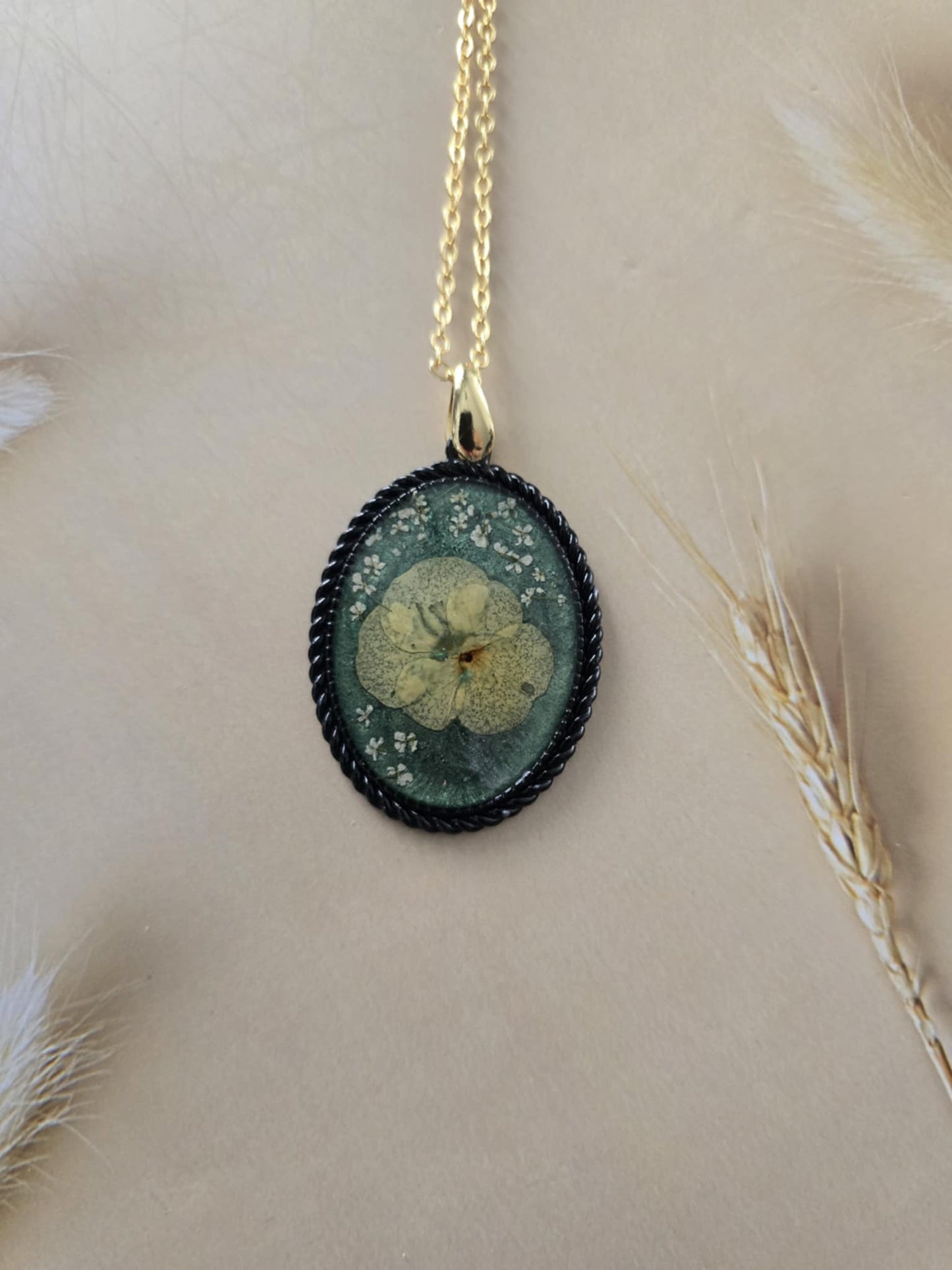 Pendentif petite pétale jaune