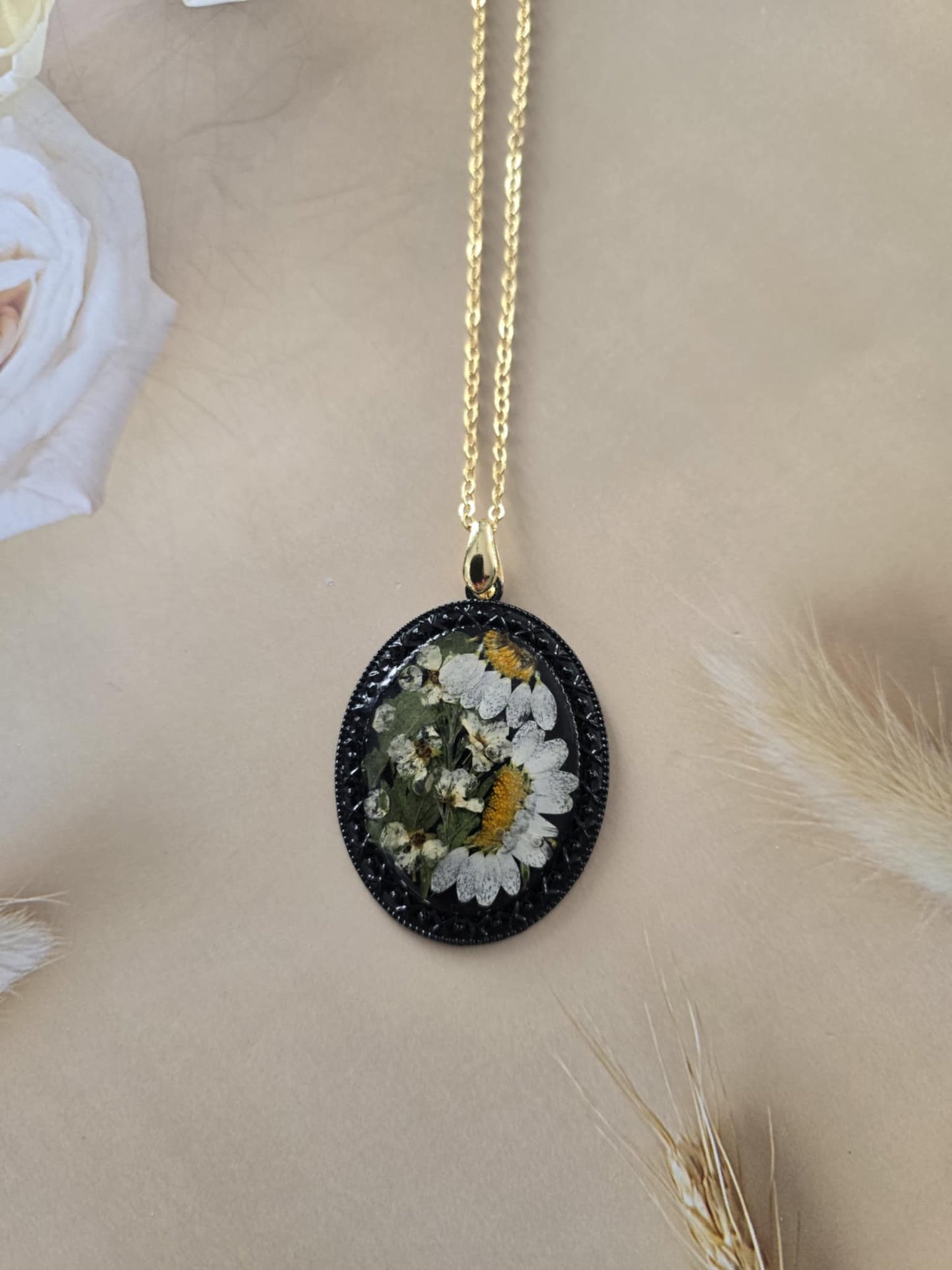 Pendentif fierté floral