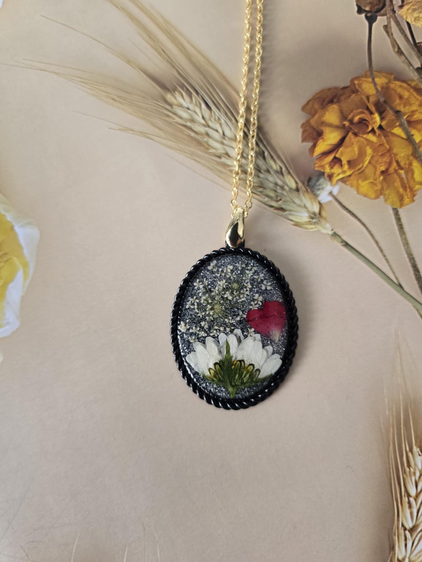Pendentif floral brillance paillette