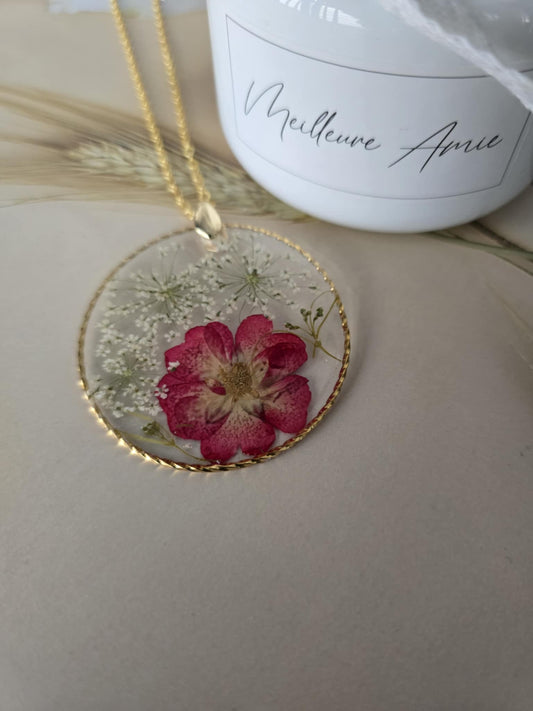 Pendentif floral sincérité