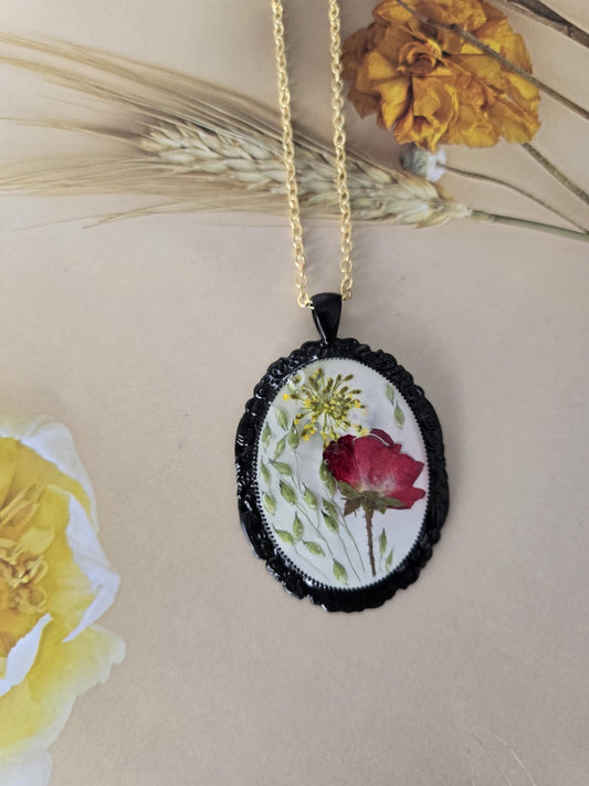Pendentif noir désirable floral