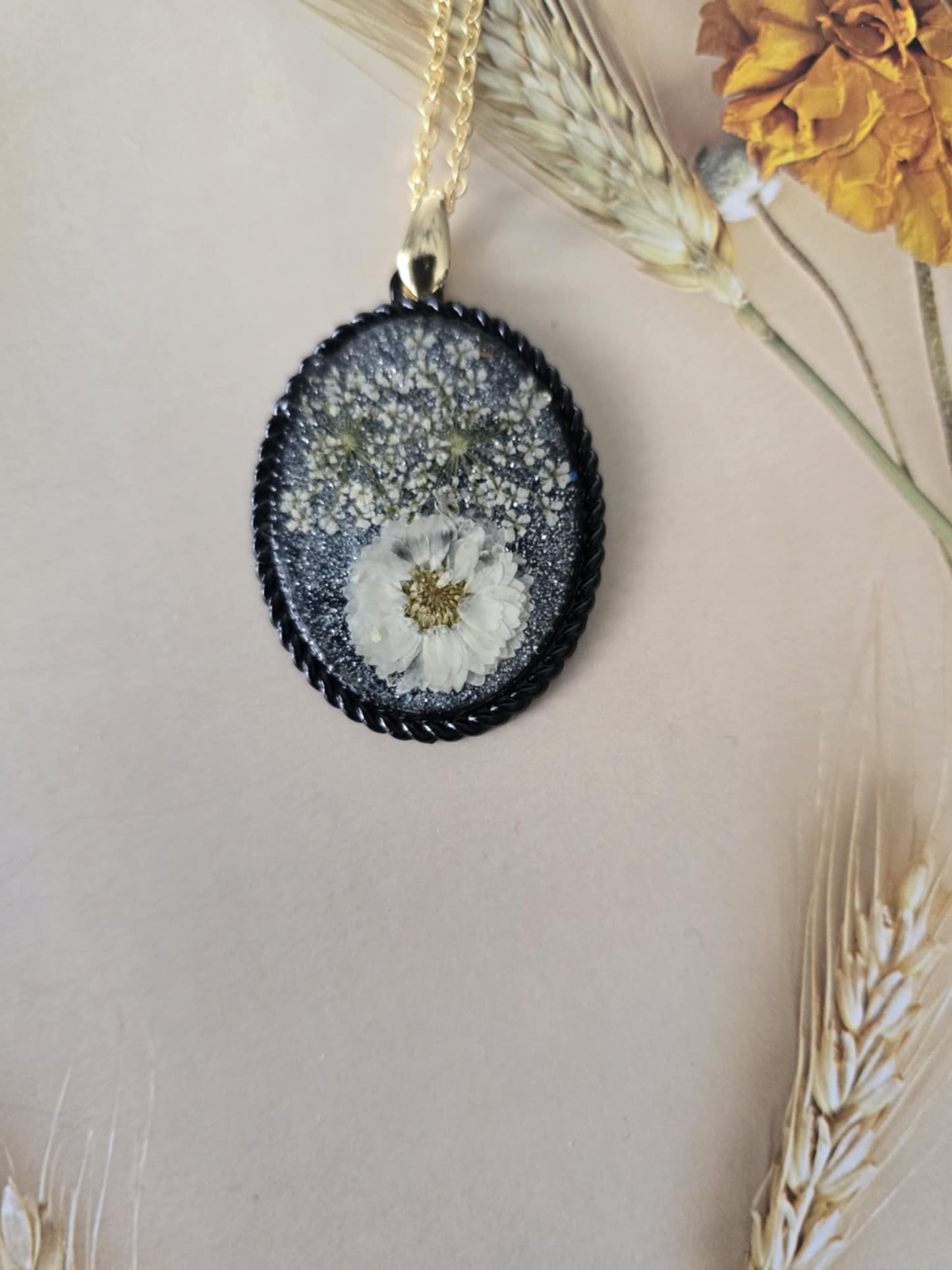 Pendentif fleur blanche nature