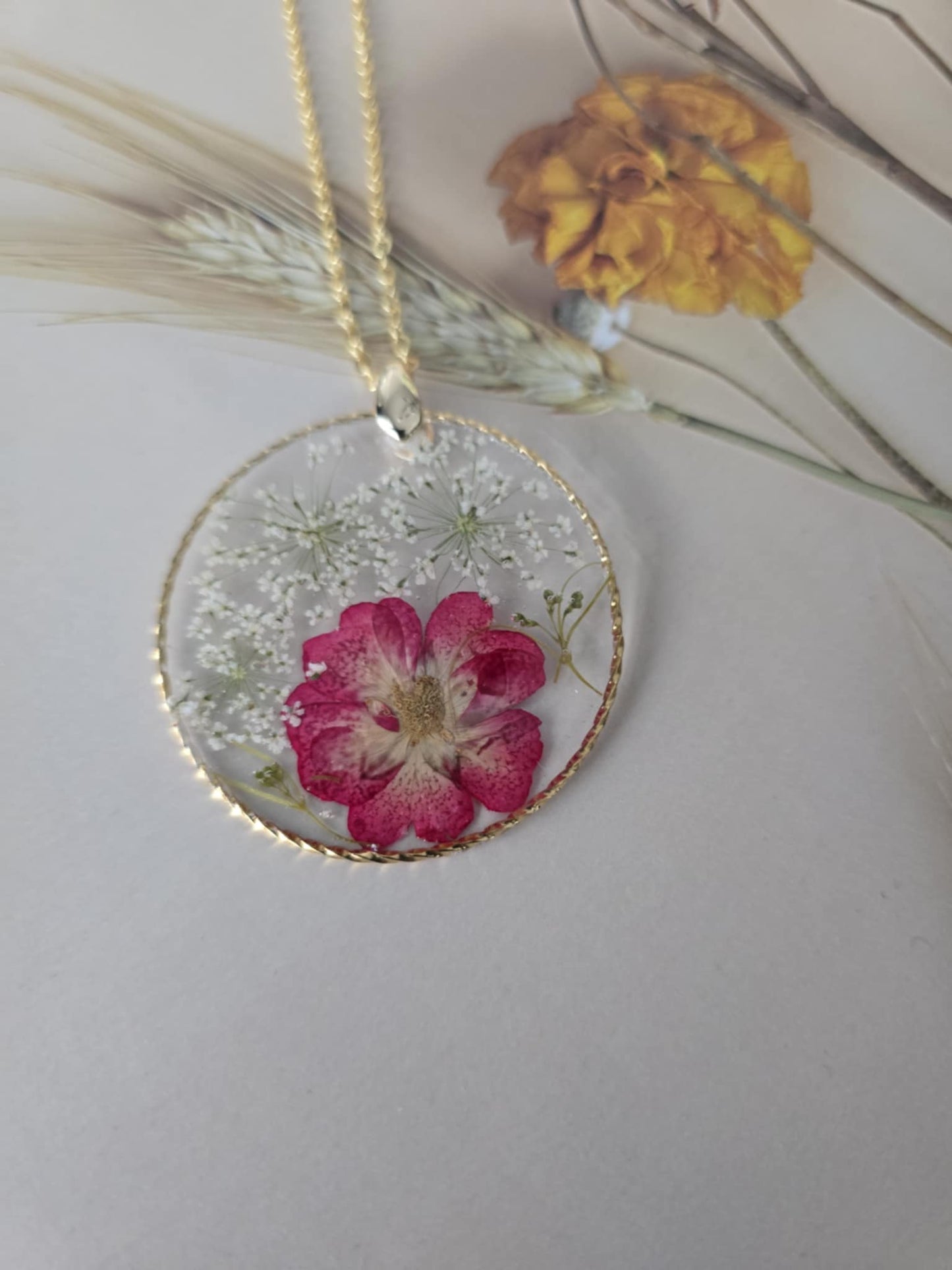 Pendentif floral sincérité
