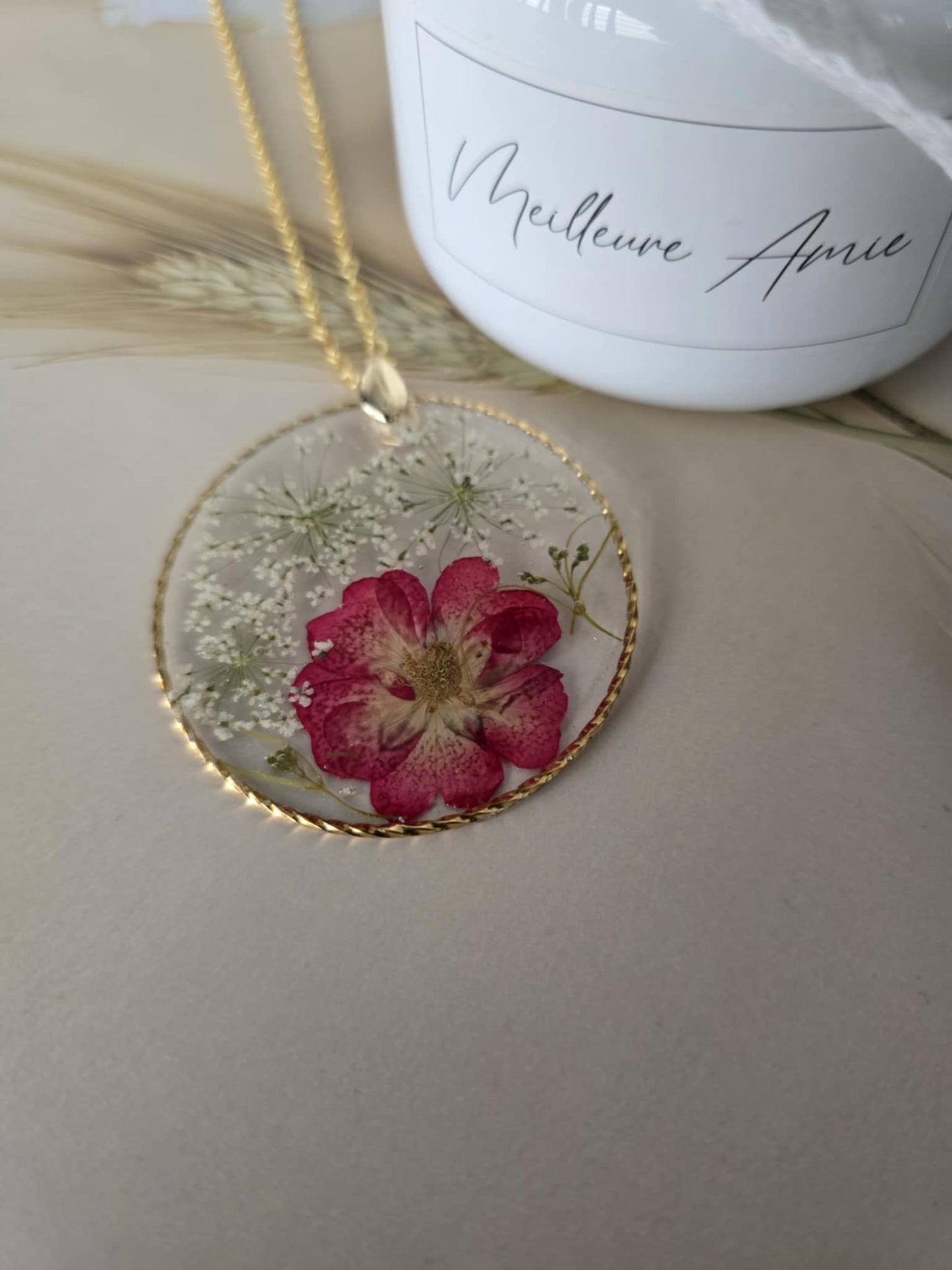 Pendentif floral sincérité