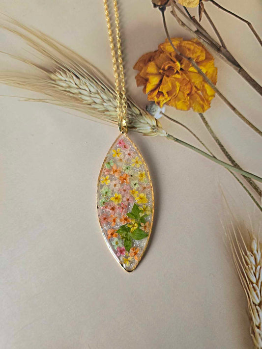 Pendentif fleurs vibrantes